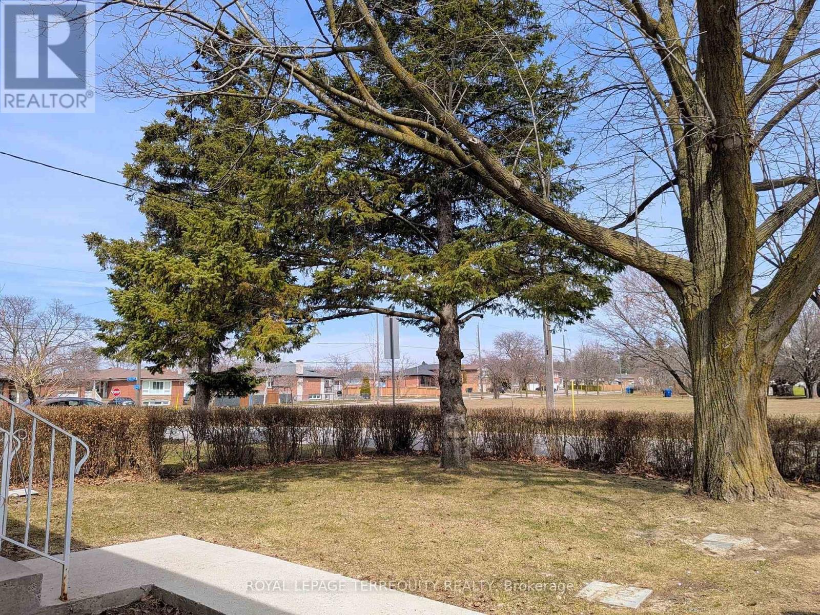 6 Peacham Crescent, Toronto, Ontario M3M 1S1 - Photo 5 - W12787574