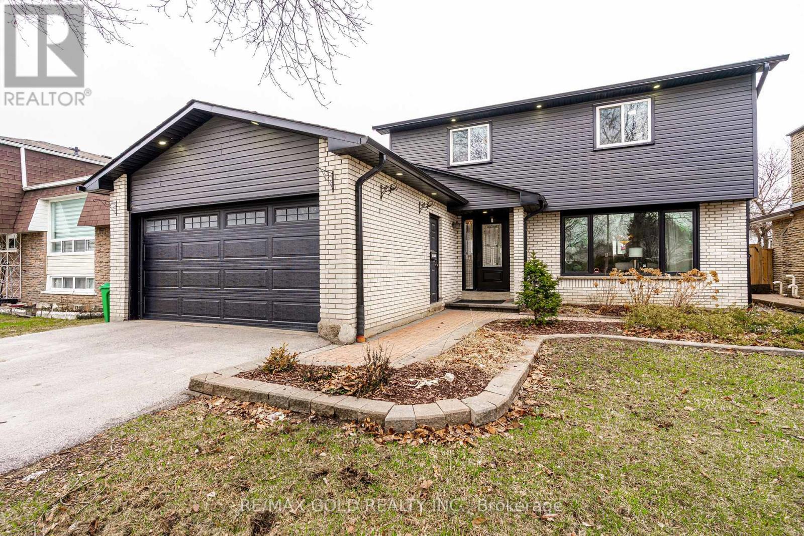 7632 Netherwood Road, Mississauga, Ontario  L4T 2P1 - Photo 4 - W12951430