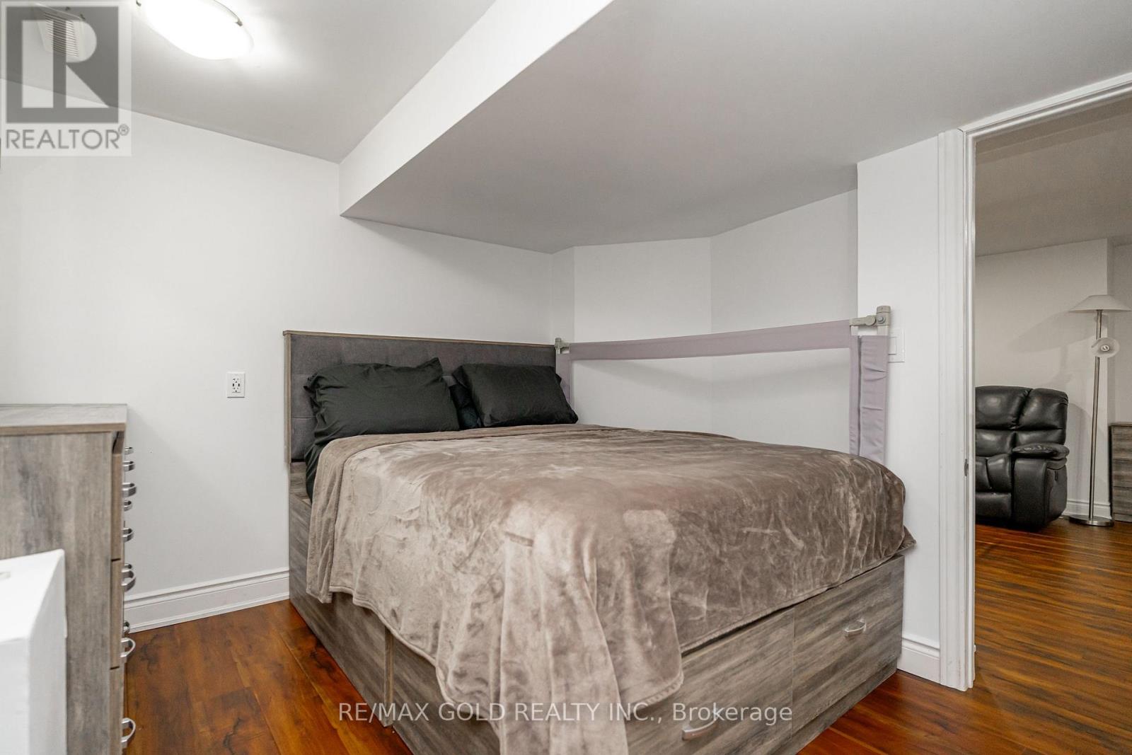 7632 Netherwood Road, Mississauga, Ontario  L4T 2P1 - Photo 38 - W12951430