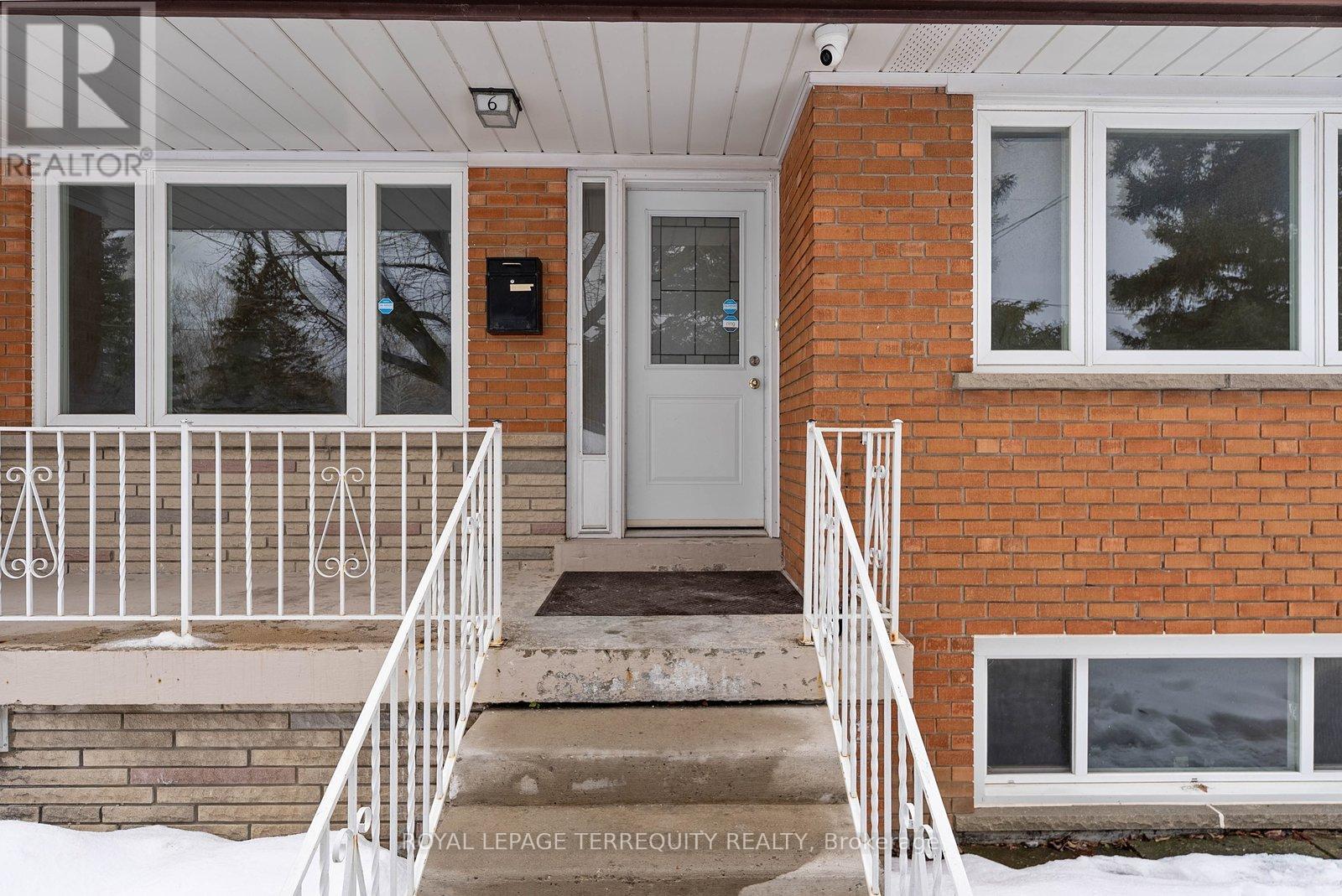 6 Peacham Crescent, Toronto, Ontario M3M 1S1 - Photo 3 - W12787574