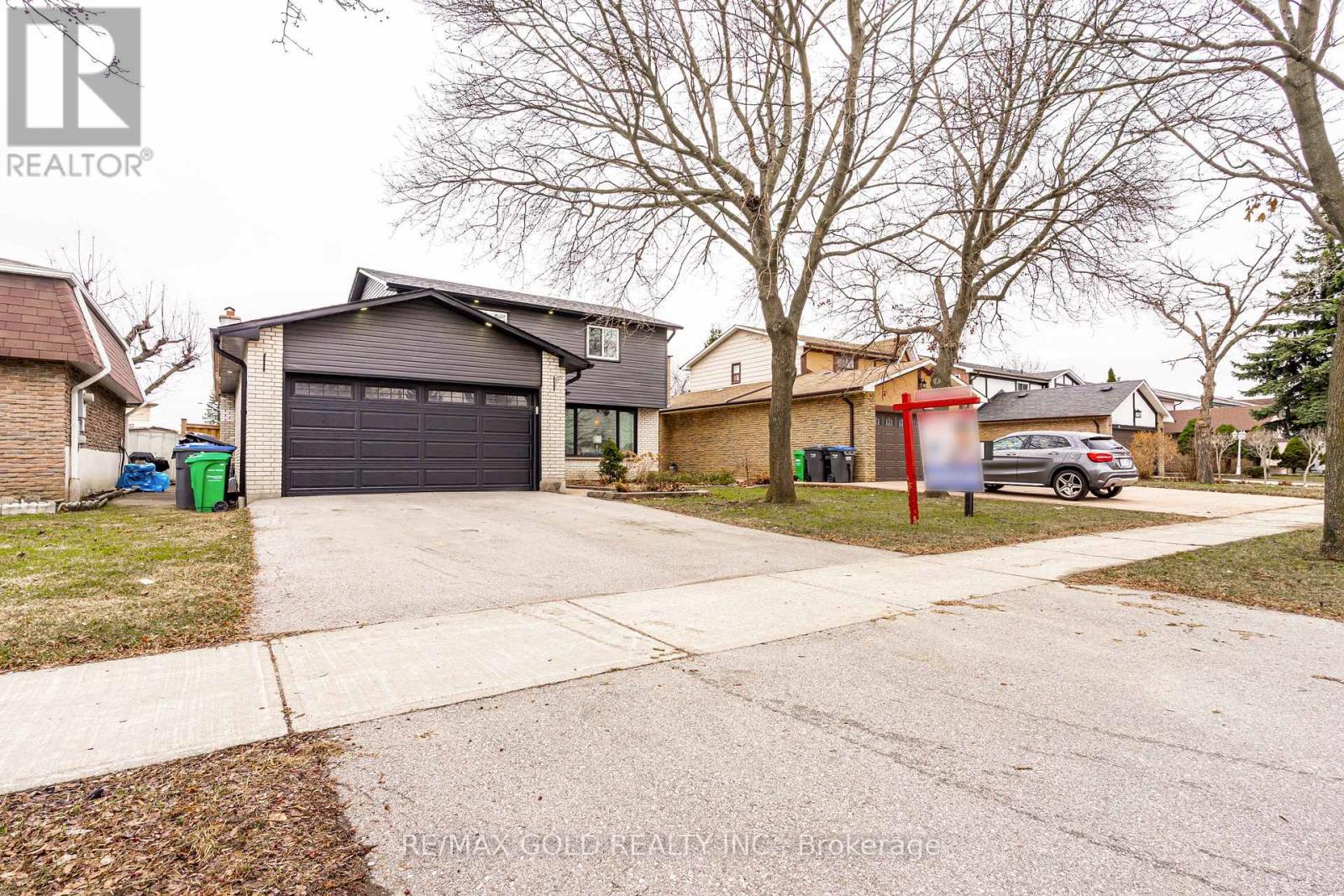 7632 Netherwood Road, Mississauga, Ontario  L4T 2P1 - Photo 2 - W12951430