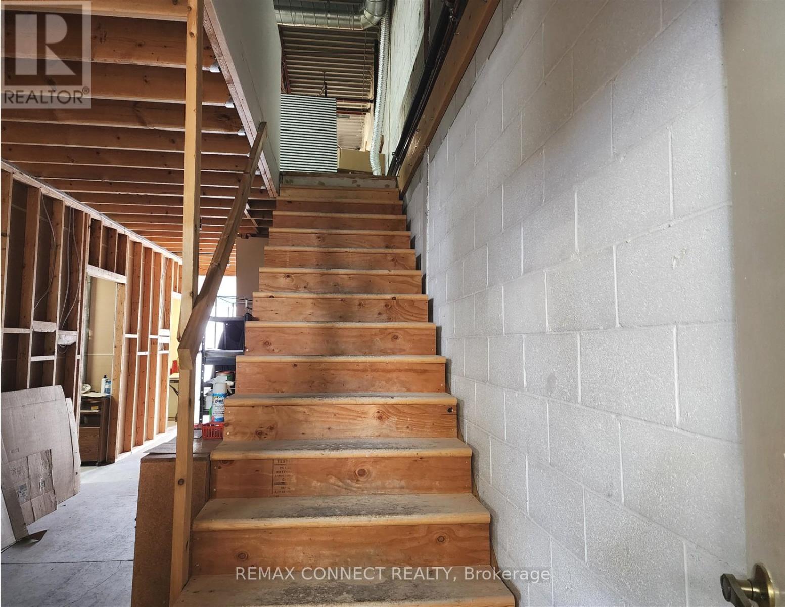 10 - 110 Pony Drive, Newmarket, Ontario  L3Y 7B6 - Photo 9 - N12952422