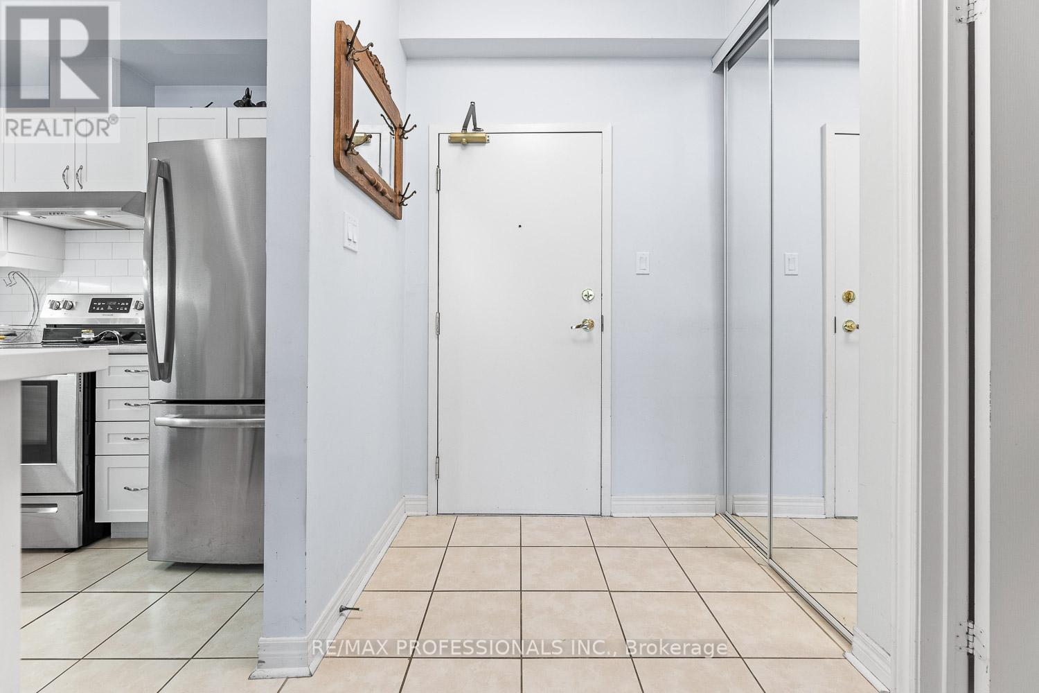 104 - 9944 Keele Street, Vaughan, Ontario  L6A 2Z4 - Photo 3 - N12952476