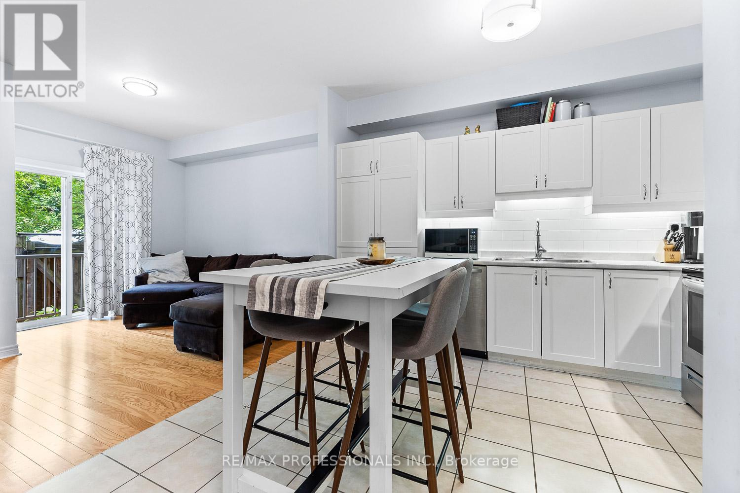 104 - 9944 Keele Street, Vaughan, Ontario  L6A 2Z4 - Photo 4 - N12952476