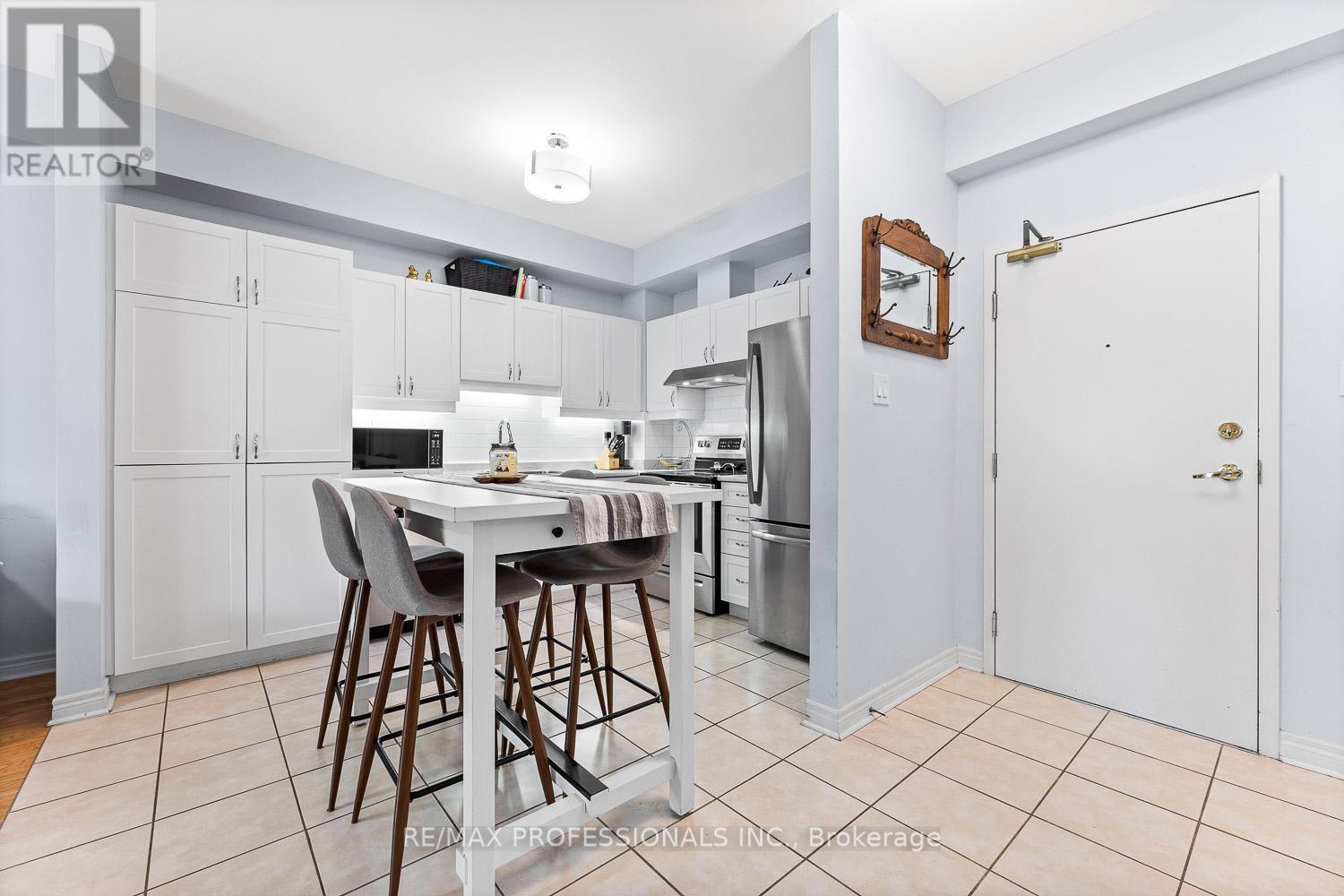 104 - 9944 Keele Street, Vaughan, Ontario  L6A 2Z4 - Photo 5 - N12952476