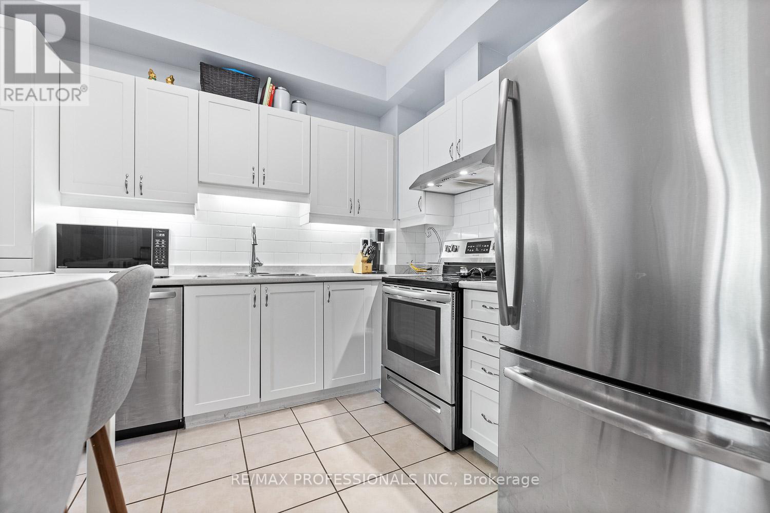 104 - 9944 Keele Street, Vaughan, Ontario  L6A 2Z4 - Photo 6 - N12952476