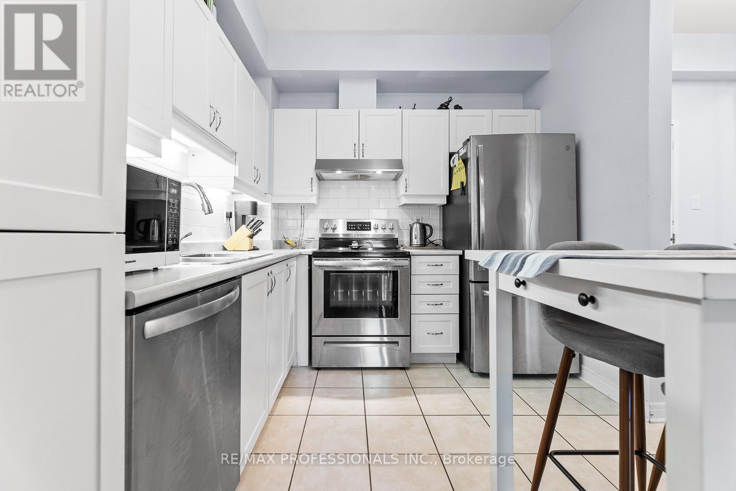 104 - 9944 Keele Street, Vaughan, Ontario  L6A 2Z4 - Photo 8 - N12952476