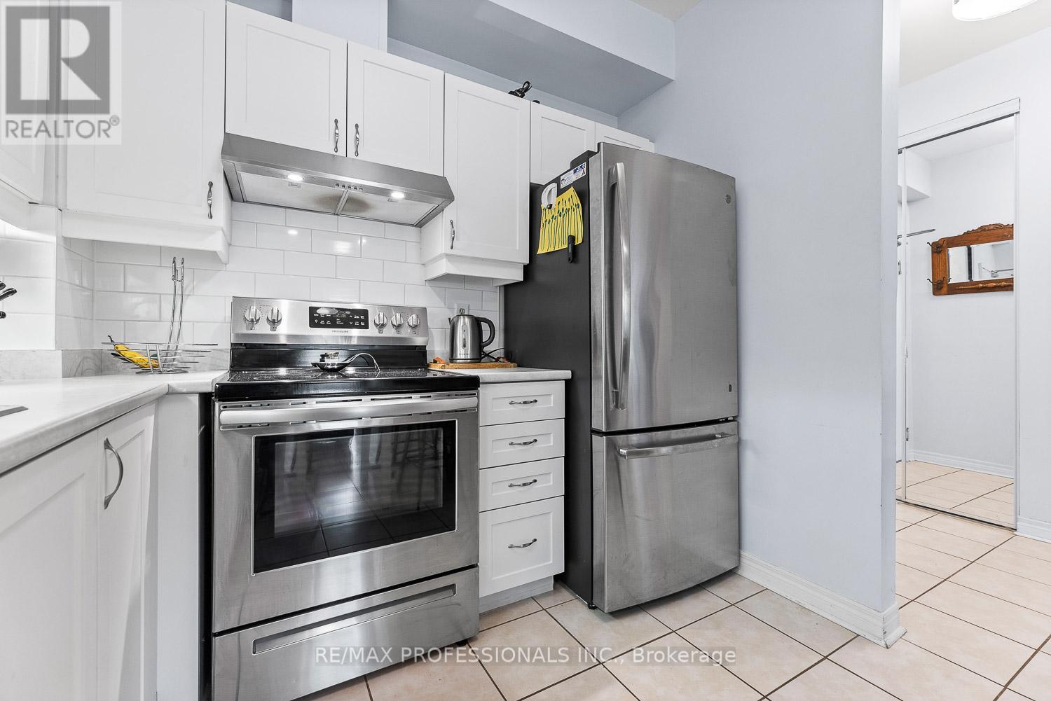 104 - 9944 Keele Street, Vaughan, Ontario  L6A 2Z4 - Photo 9 - N12952476