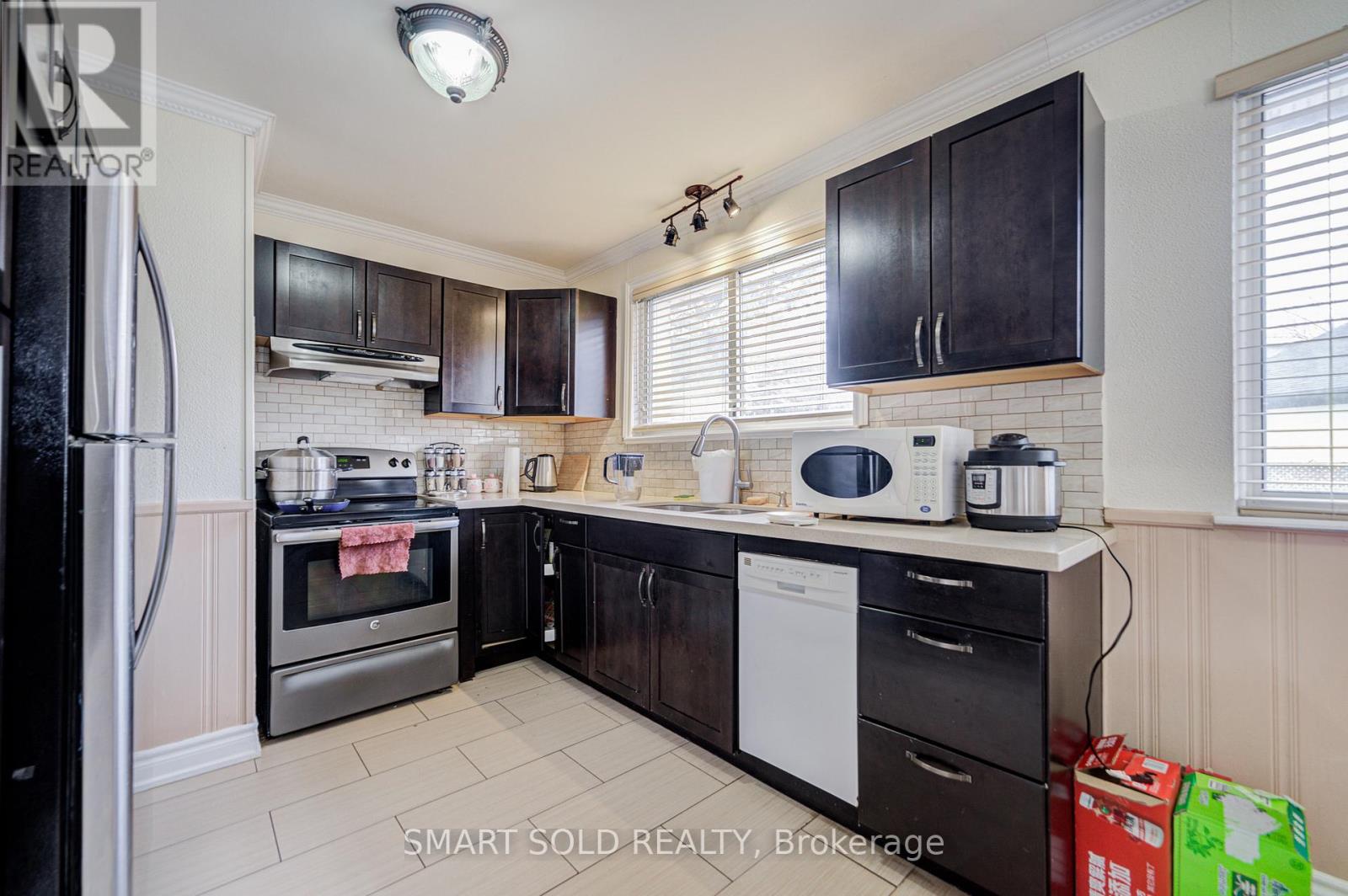 Main 438 Marybay Crescent, Richmond Hill, Ontario  L4C 2X4 - Photo 10 - N12952544