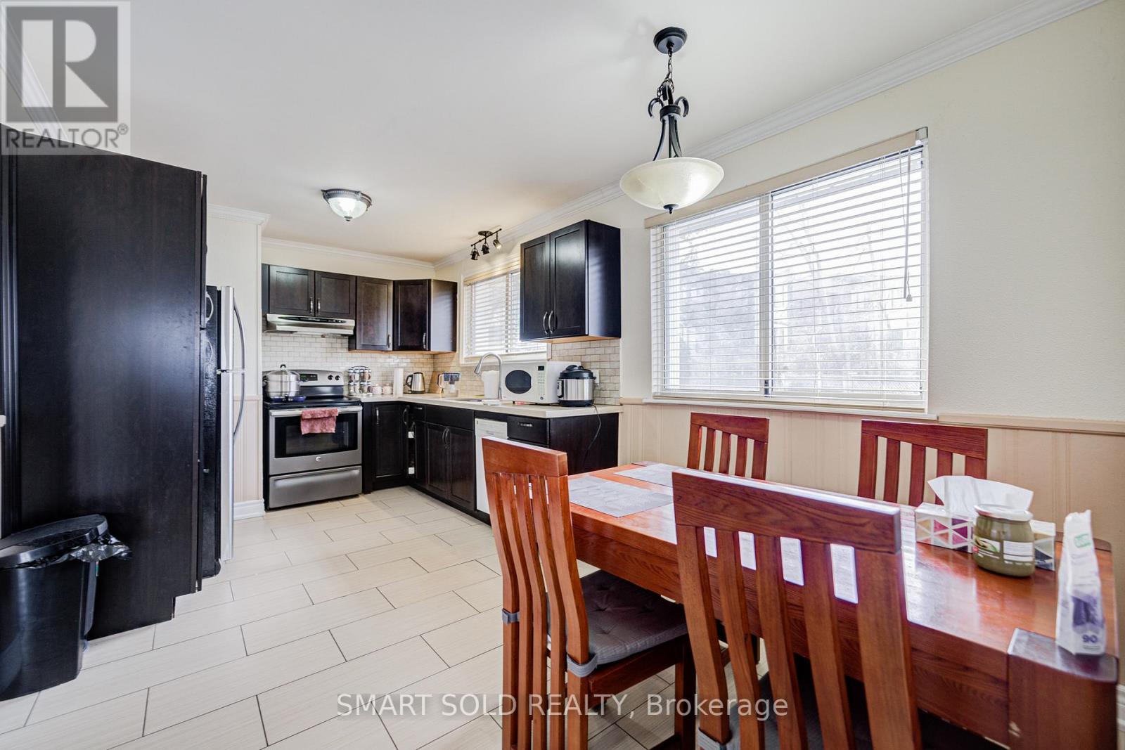 Main 438 Marybay Crescent, Richmond Hill, Ontario  L4C 2X4 - Photo 7 - N12952544