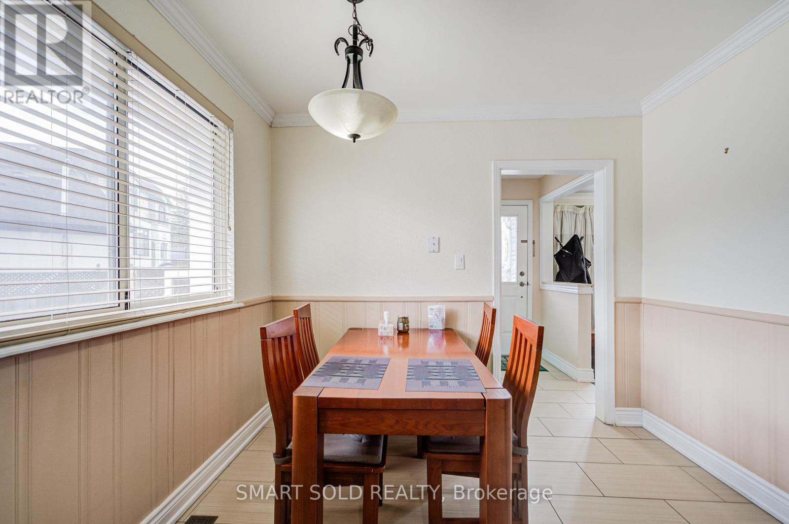 Main 438 Marybay Crescent, Richmond Hill, Ontario  L4C 2X4 - Photo 8 - N12952544