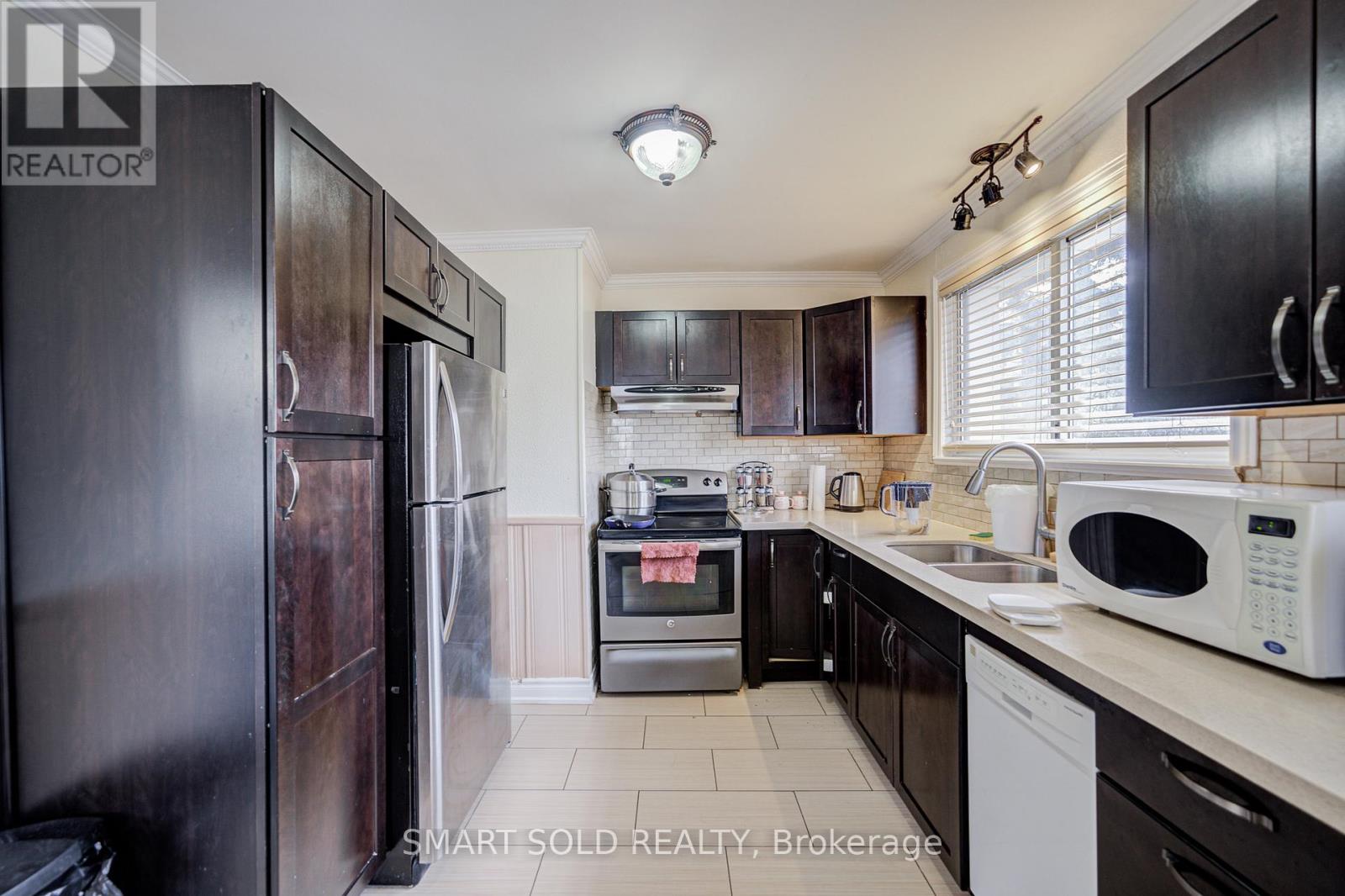 Main 438 Marybay Crescent, Richmond Hill, Ontario  L4C 2X4 - Photo 9 - N12952544