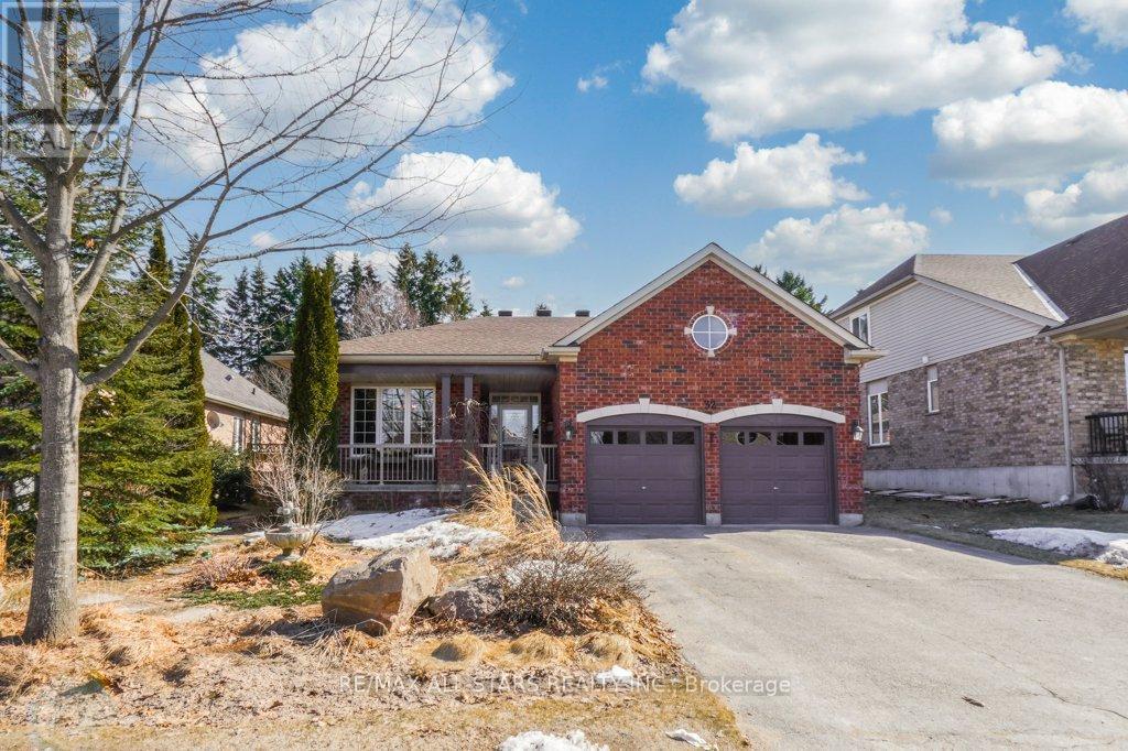 32 OAKSIDE DRIVE, Uxbridge, Ontario