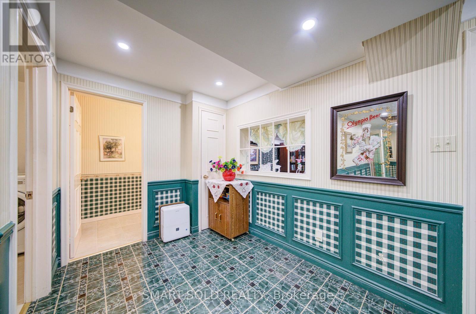 48 Montgomery Court, Markham, Ontario  L3R 0C2 - Photo 34 - N12952618