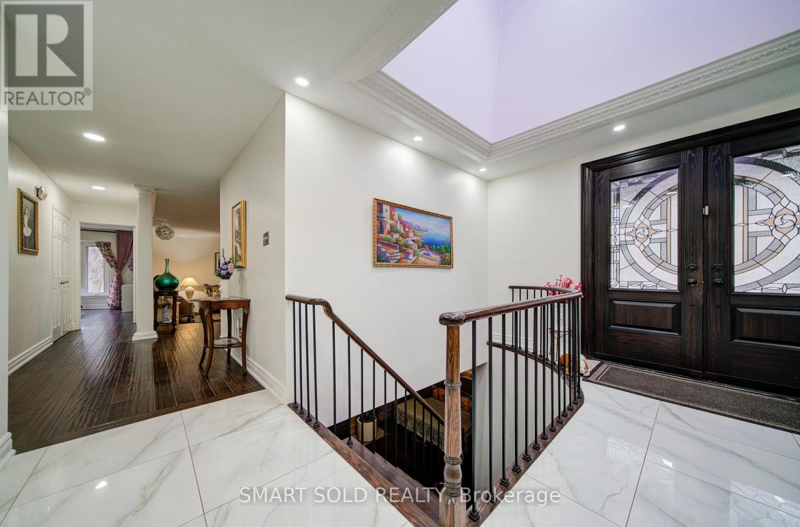 48 Montgomery Court, Markham, Ontario  L3R 0C2 - Photo 7 - N12952618