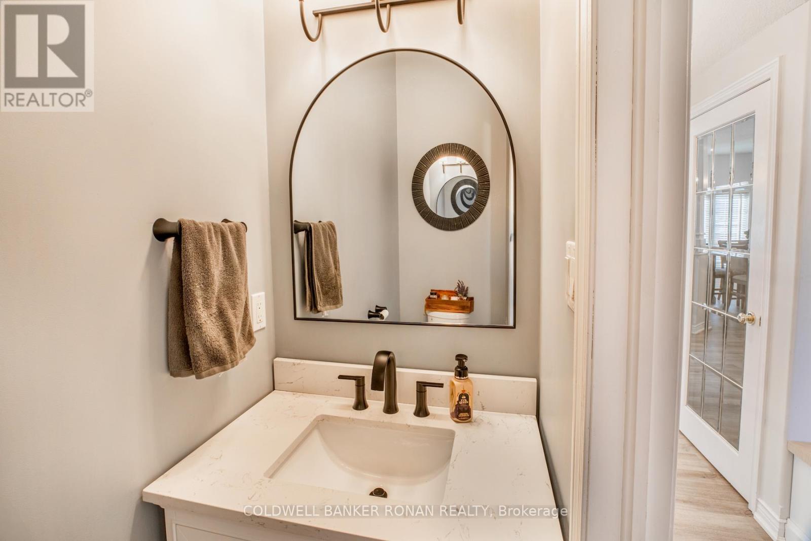 11 Shepard Avenue, New Tecumseth, Ontario  L9R 2E6 - Photo 17 - N12952666