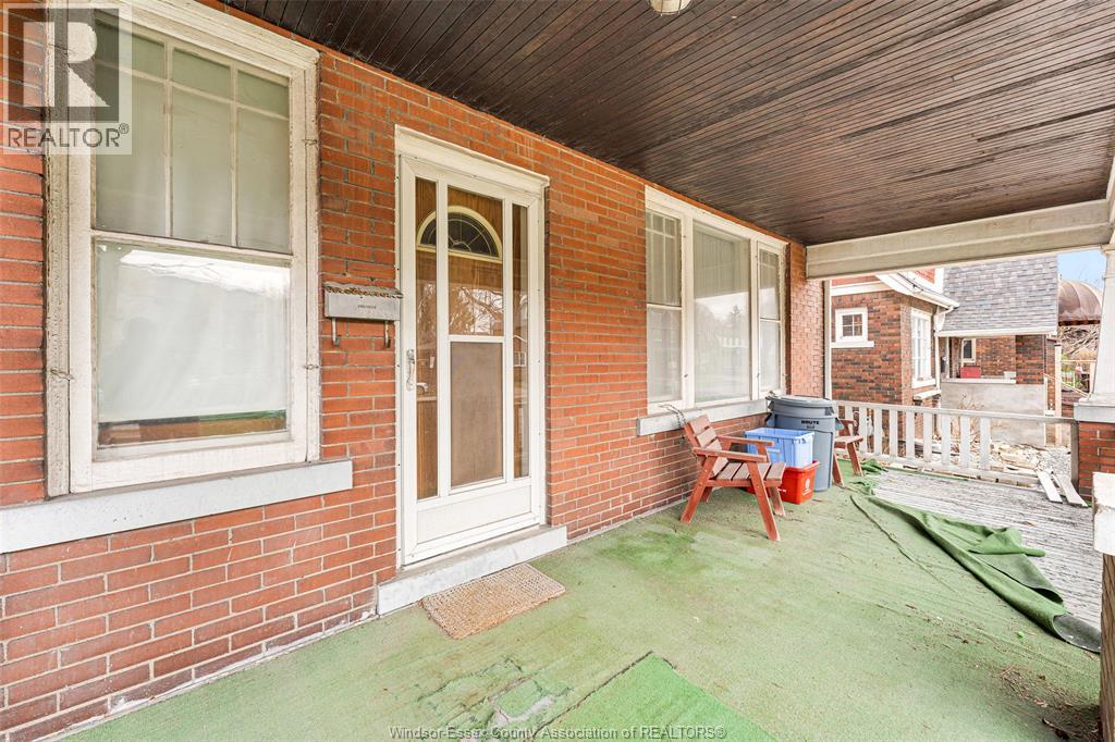 322 Rosedale Avenue, Windsor, Ontario  N9C 2N2 - Photo 3 - 26006737