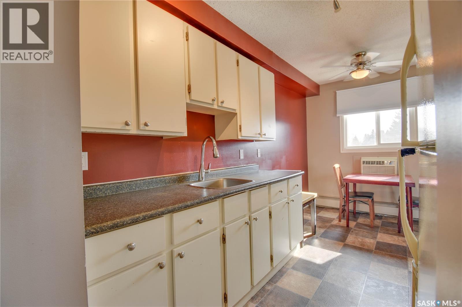 18 116 Acadia Court, Saskatoon, Saskatchewan  S7H 4T7 - Photo 4 - SK031935