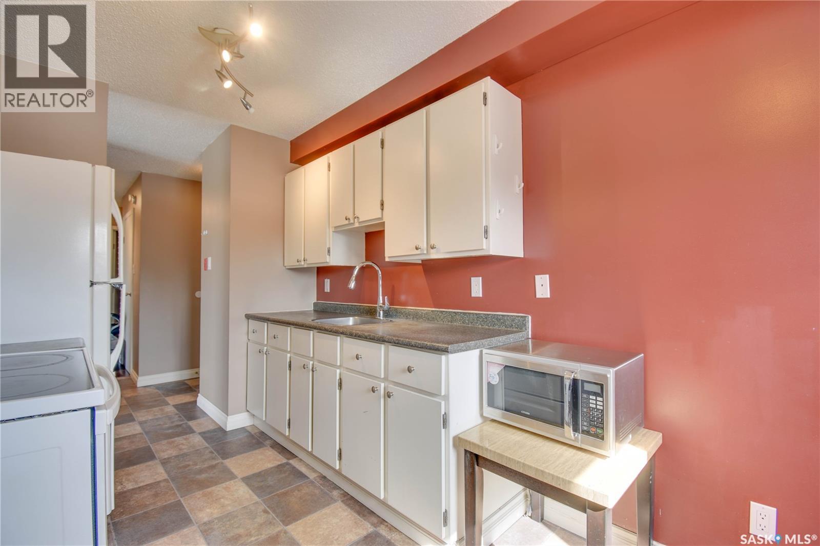 18 116 Acadia Court, Saskatoon, Saskatchewan  S7H 4T7 - Photo 5 - SK031935