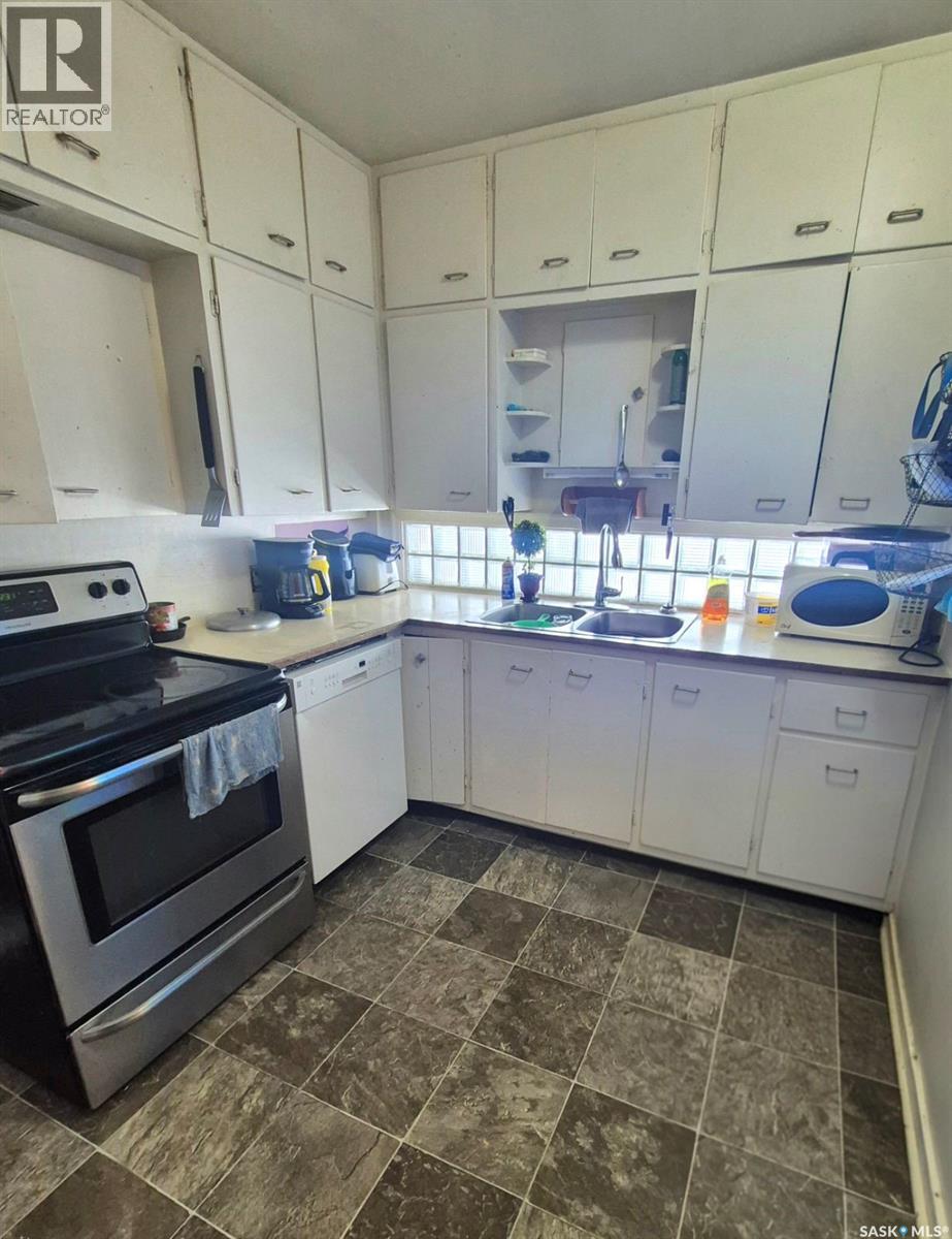 603 20th Street W, Prince Albert, Saskatchewan  S6V 4H4 - Photo 2 - SK031844