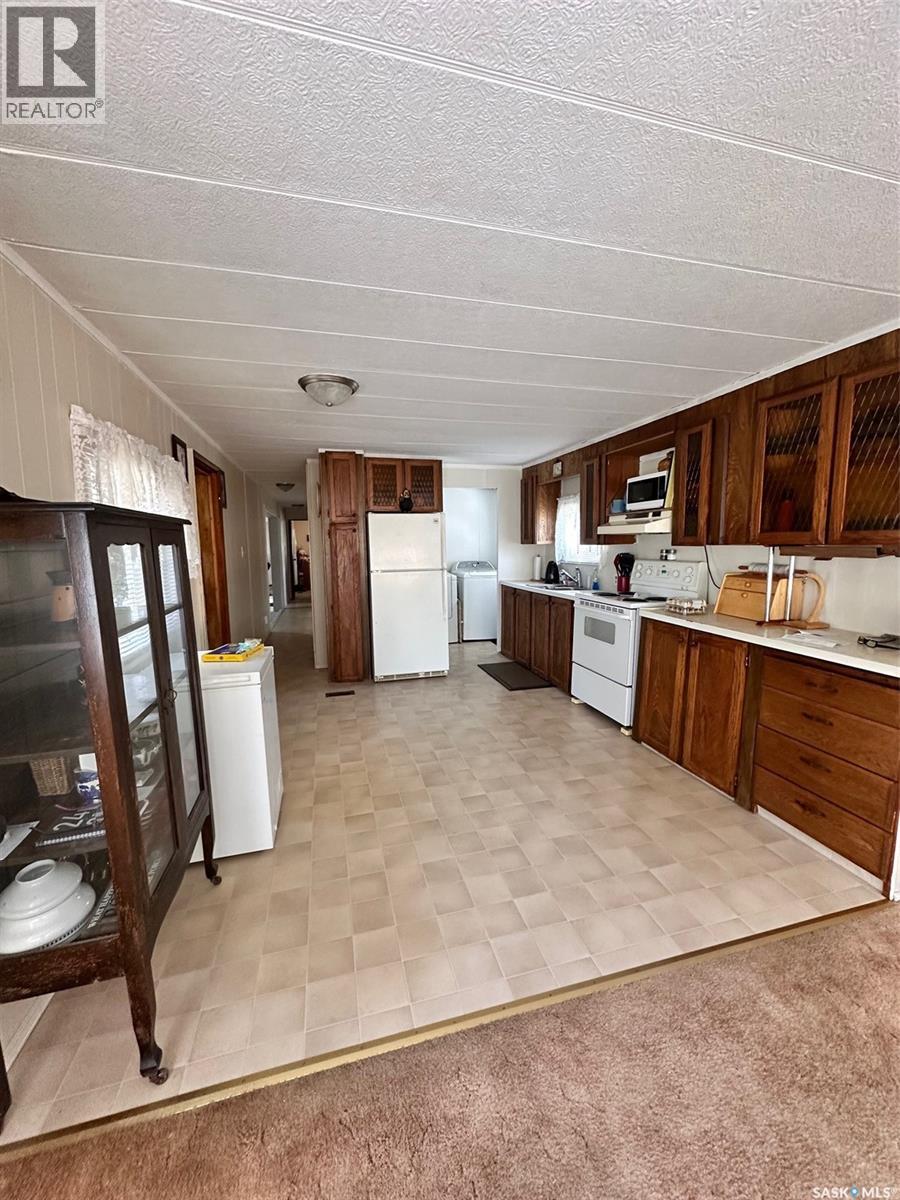 64 1st Avenue E, Leoville, Saskatchewan  S0J 1N0 - Photo 3 - SK031767