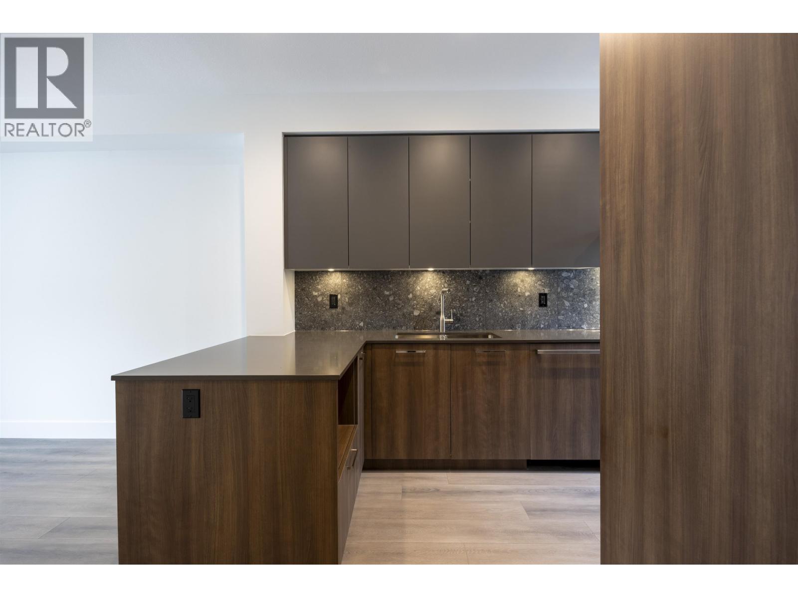 102 2322 Emery Court, North Vancouver, British Columbia  V7J 0G3 - Photo 7 - R3104876