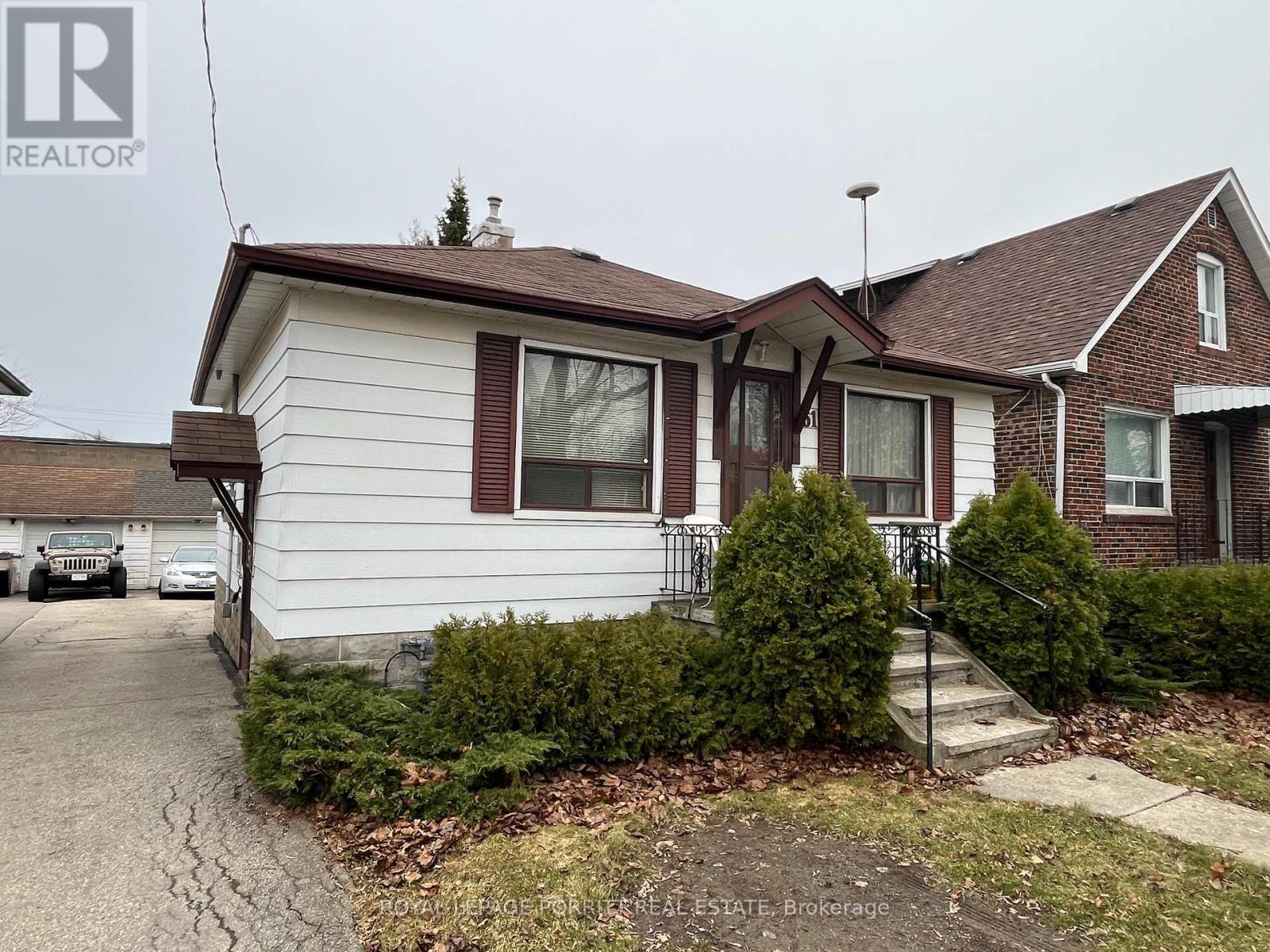 61 Fairfield Avenue, Toronto, Ontario  M8W 1R6 - Photo 2 - W12952436