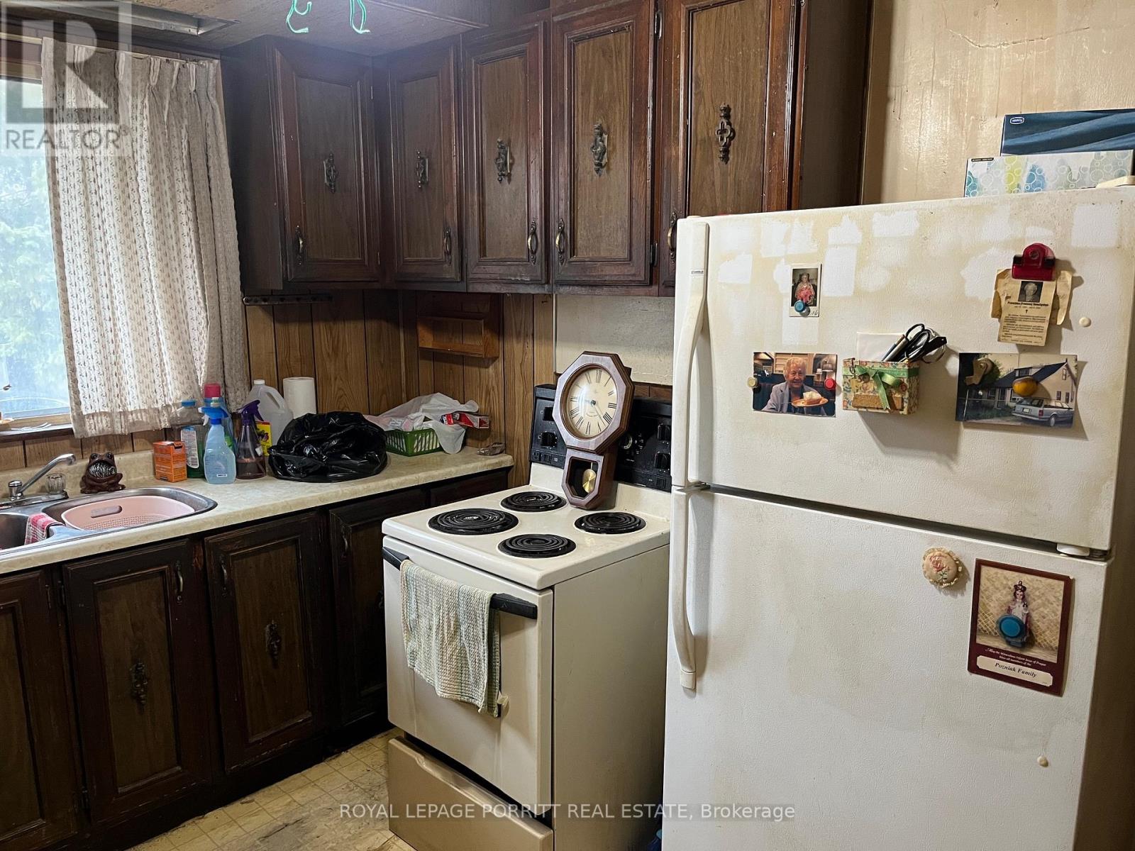 61 Fairfield Avenue, Toronto, Ontario  M8W 1R6 - Photo 3 - W12952436