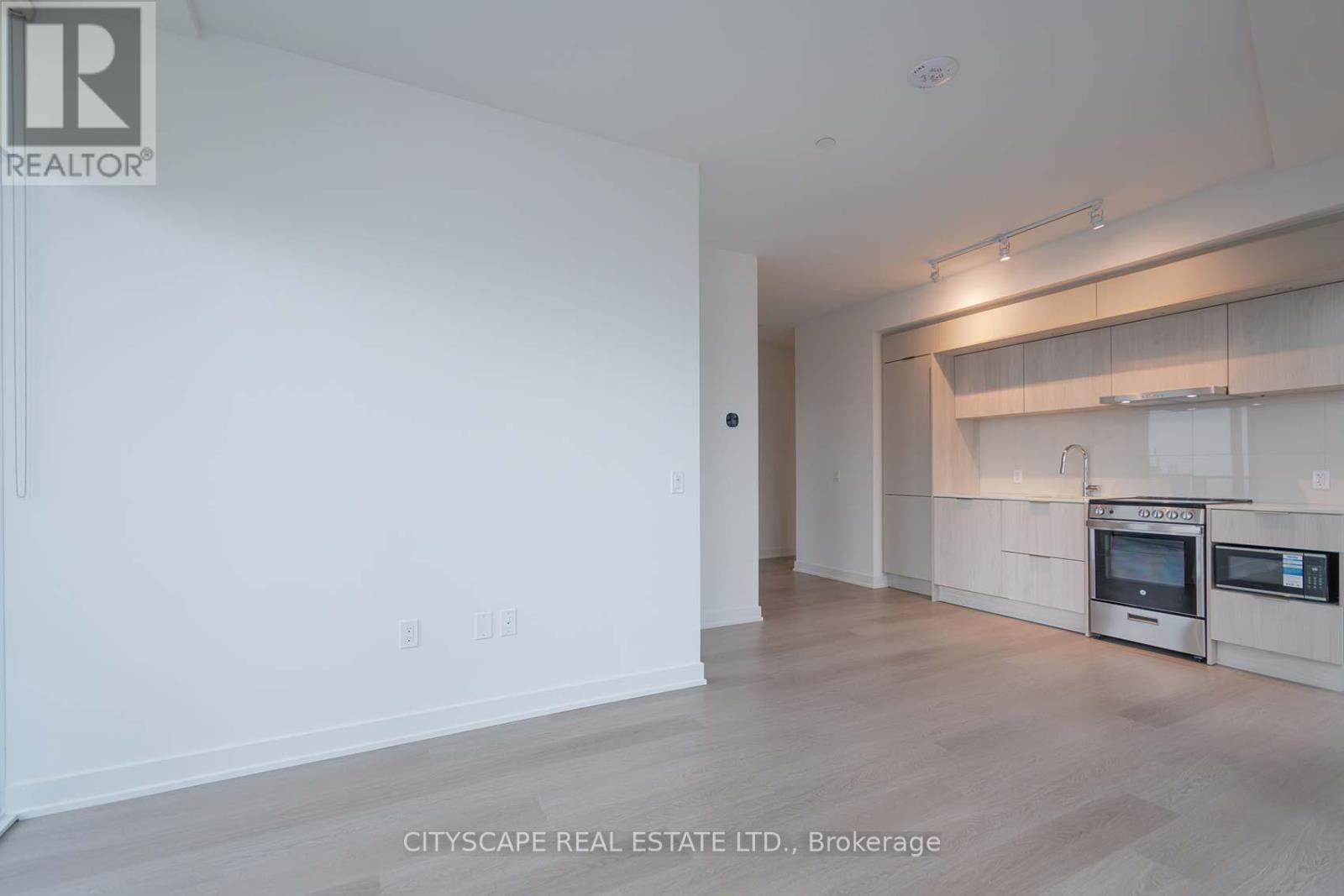 1006 - 448 Burnhamthorpe Road, Mississauga, Ontario  L5B 4M6 - Photo 11 - W12952470