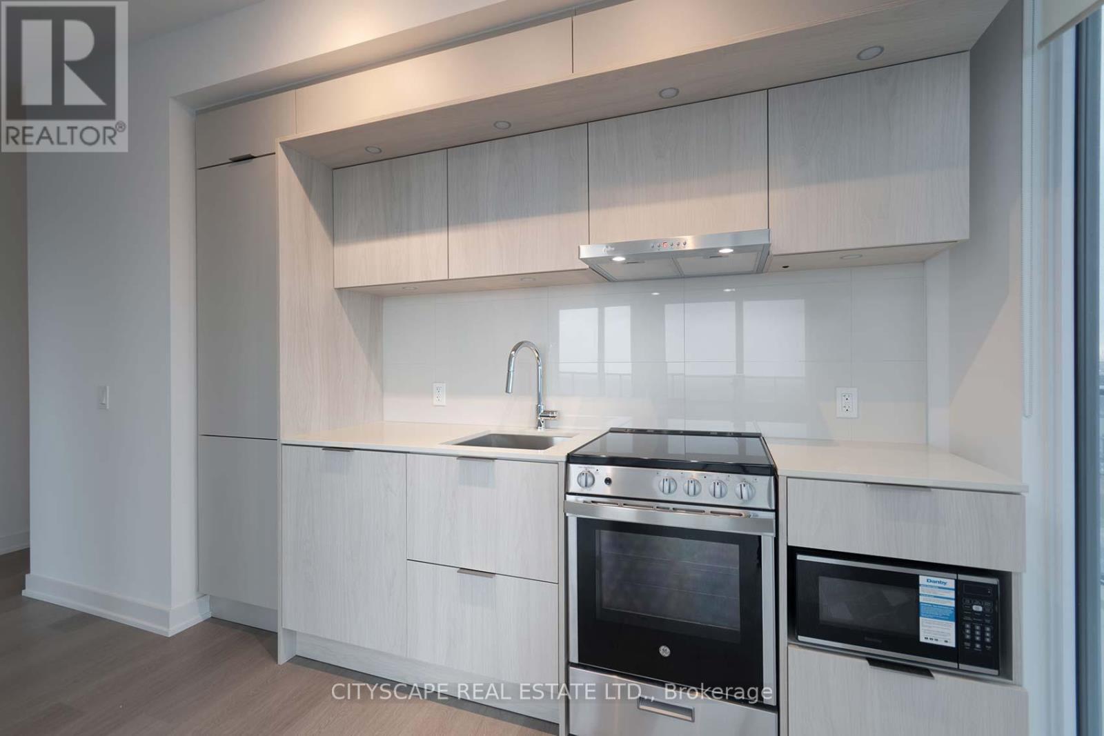 1006 - 448 Burnhamthorpe Road, Mississauga, Ontario  L5B 4M6 - Photo 17 - W12952470