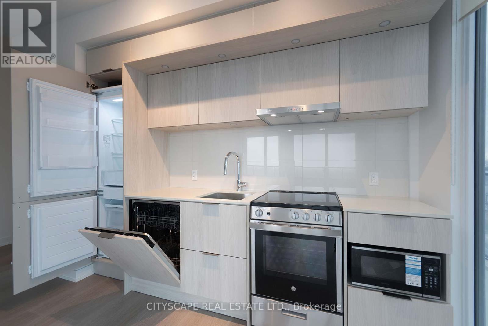 1006 - 448 Burnhamthorpe Road, Mississauga, Ontario  L5B 4M6 - Photo 18 - W12952470