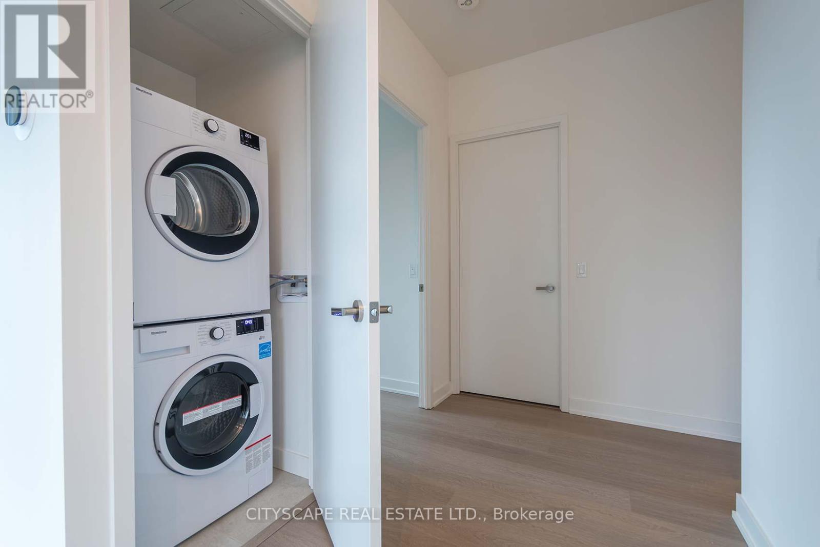 1006 - 448 Burnhamthorpe Road, Mississauga, Ontario  L5B 4M6 - Photo 35 - W12952470