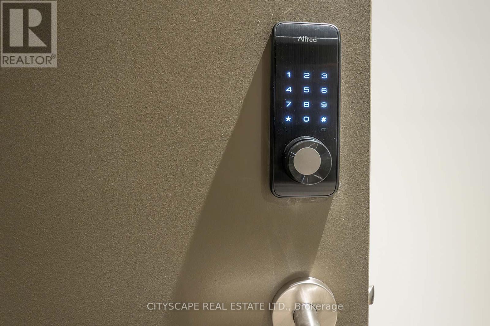 1006 - 448 Burnhamthorpe Road, Mississauga, Ontario  L5B 4M6 - Photo 7 - W12952470