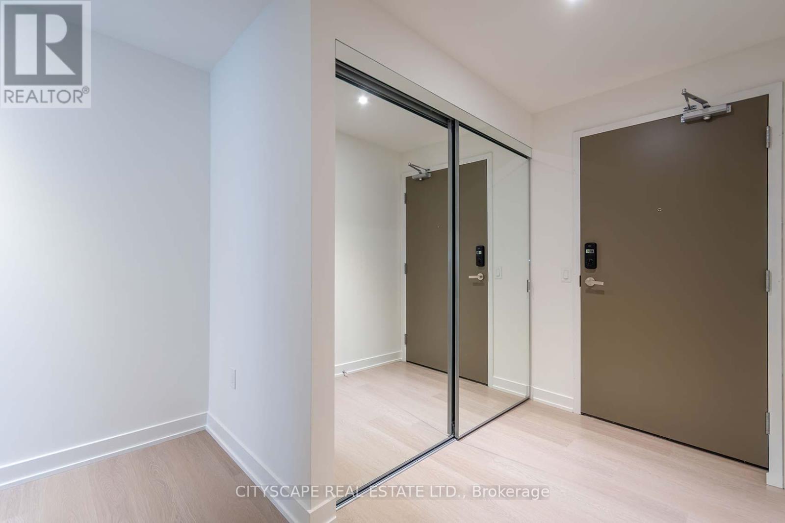 1006 - 448 Burnhamthorpe Road, Mississauga, Ontario  L5B 4M6 - Photo 8 - W12952470