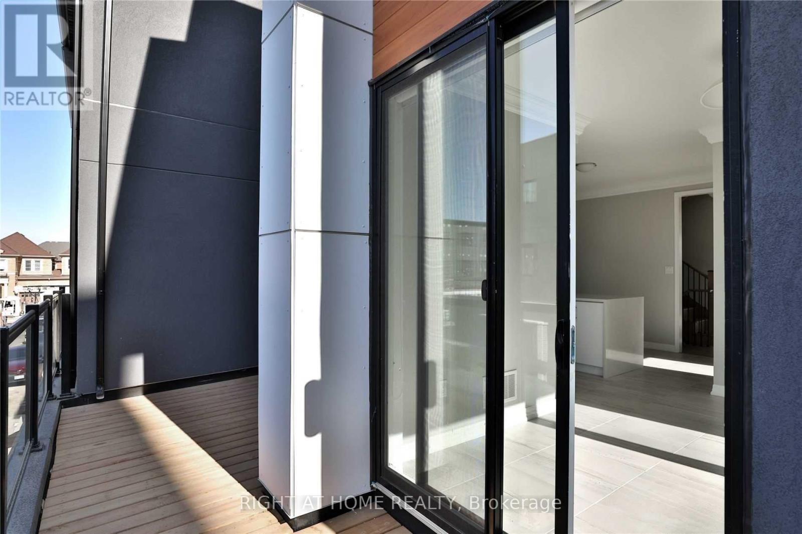 #7 - 92 HUGUENOT ROAD, Oakville, Ontario