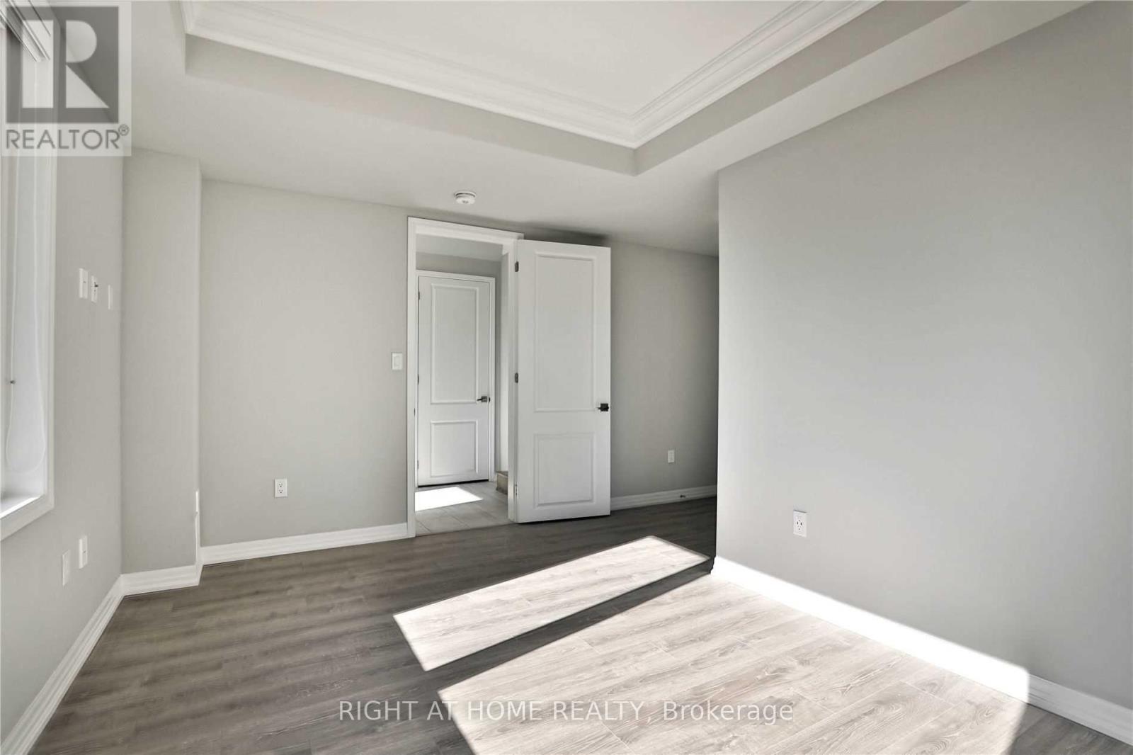 #7 - 92 Huguenot Road, Oakville, Ontario  L6H 0M3 - Photo 14 - W12952478