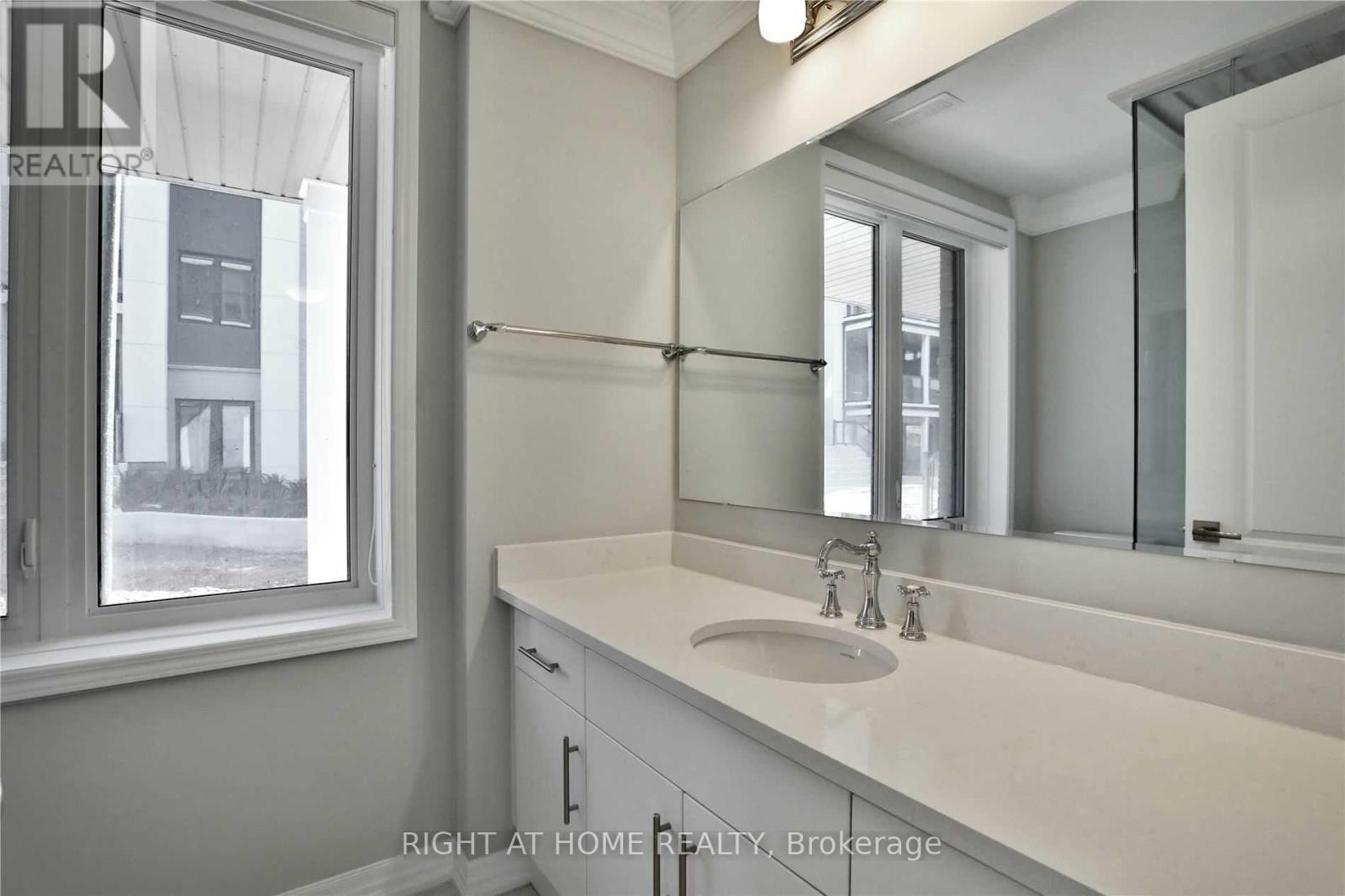 #7 - 92 Huguenot Road, Oakville, Ontario  L6H 0M3 - Photo 15 - W12952478