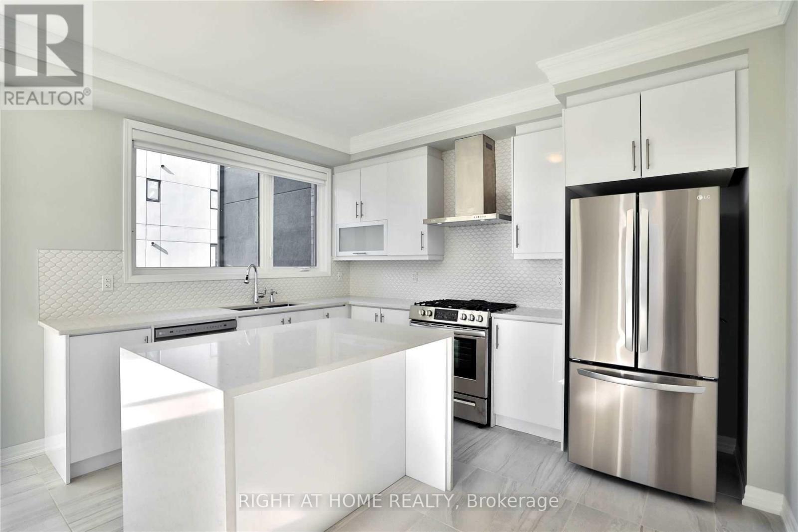 #7 - 92 Huguenot Road, Oakville, Ontario  L6H 0M3 - Photo 16 - W12952478