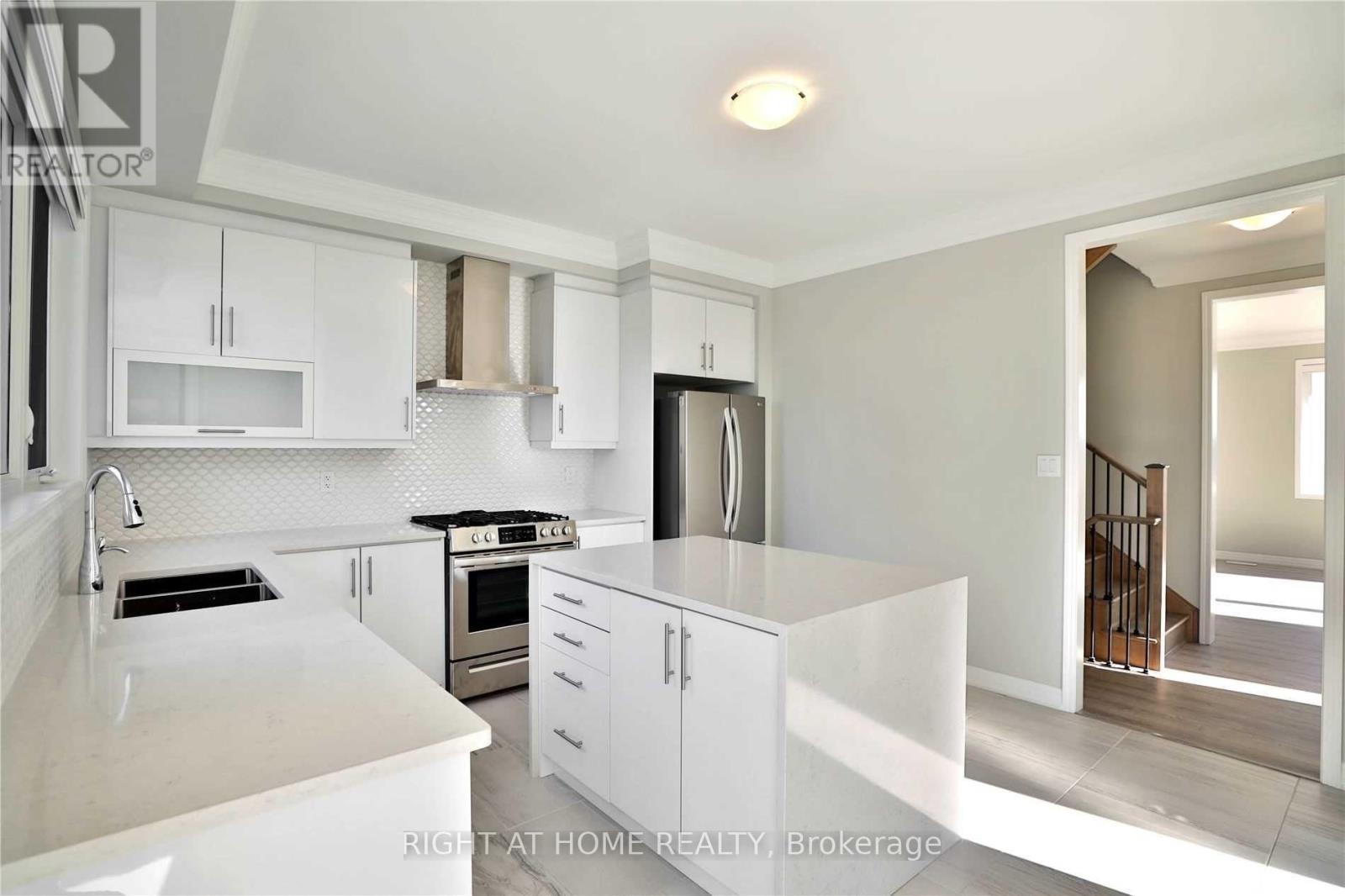 #7 - 92 Huguenot Road, Oakville, Ontario  L6H 0M3 - Photo 17 - W12952478