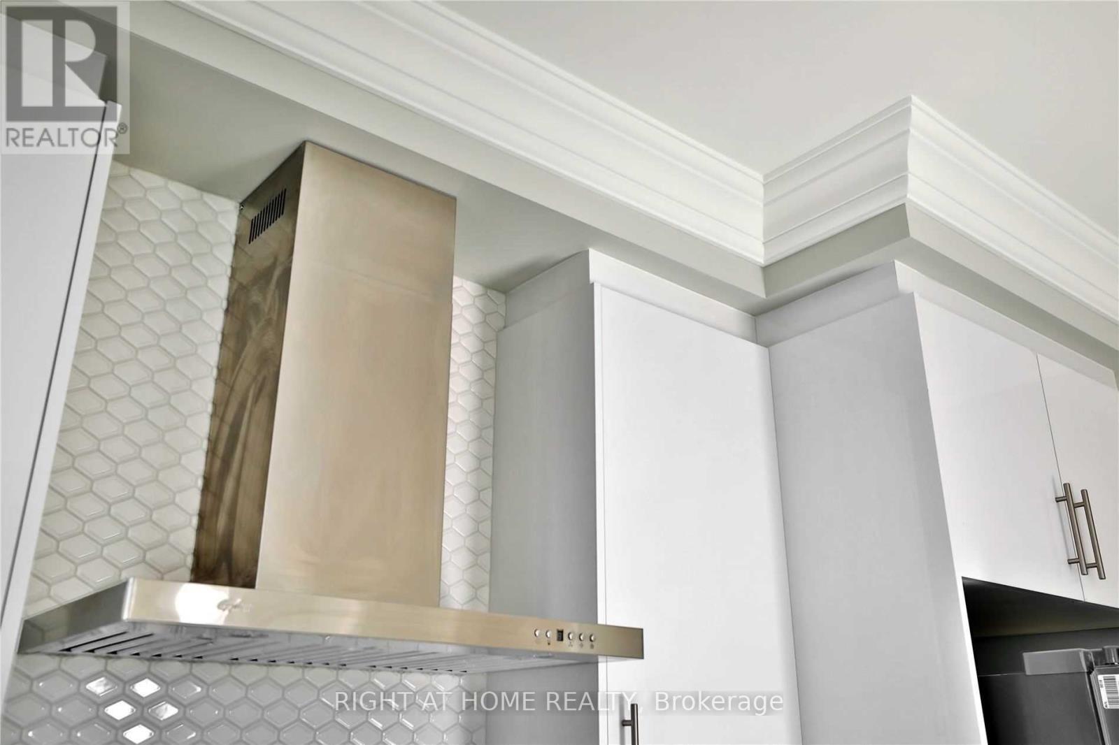 #7 - 92 Huguenot Road, Oakville, Ontario  L6H 0M3 - Photo 18 - W12952478