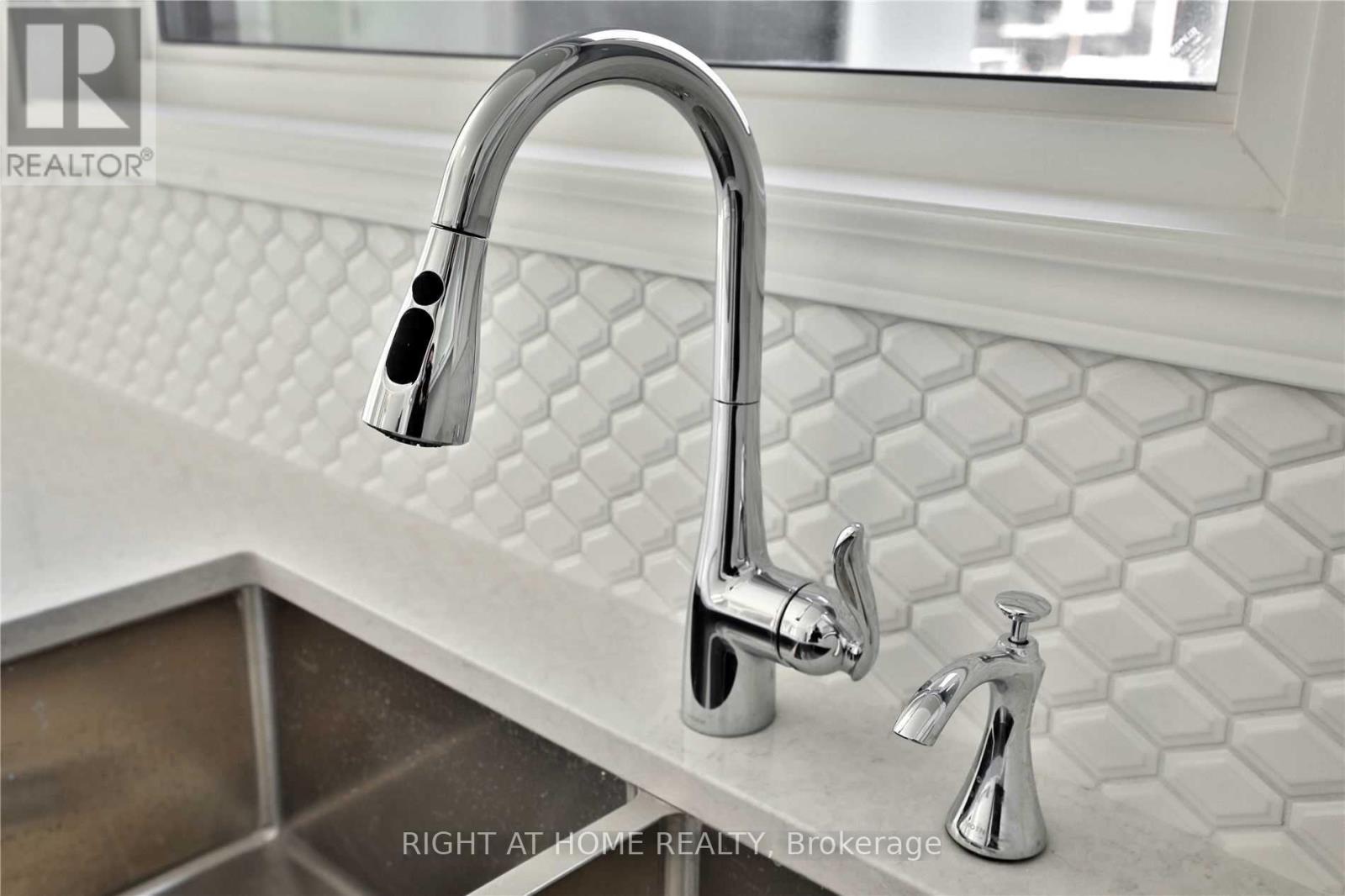 #7 - 92 Huguenot Road, Oakville, Ontario  L6H 0M3 - Photo 20 - W12952478