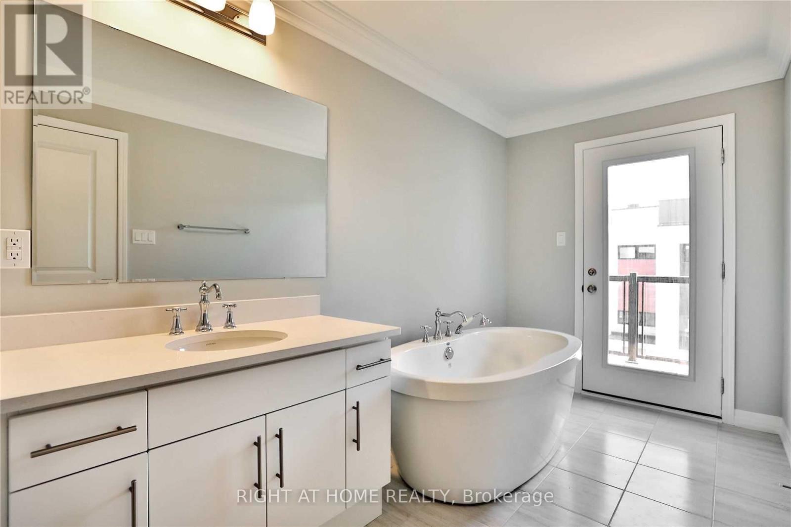 #7 - 92 Huguenot Road, Oakville, Ontario  L6H 0M3 - Photo 22 - W12952478