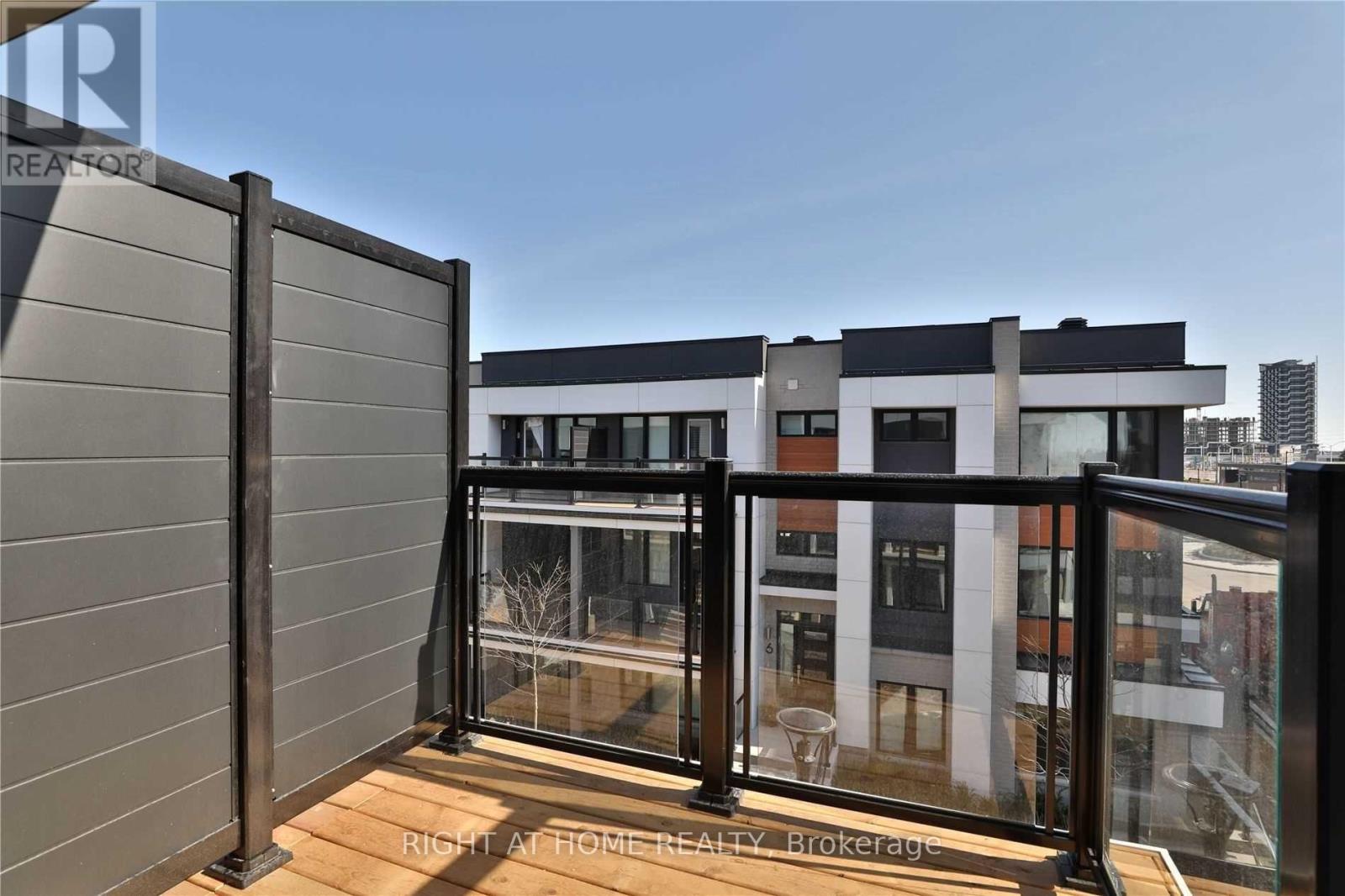 #7 - 92 Huguenot Road, Oakville, Ontario  L6H 0M3 - Photo 24 - W12952478