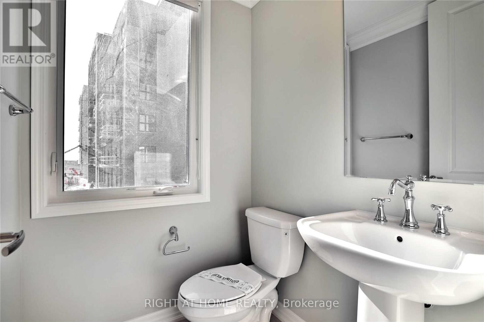 #7 - 92 Huguenot Road, Oakville, Ontario  L6H 0M3 - Photo 26 - W12952478