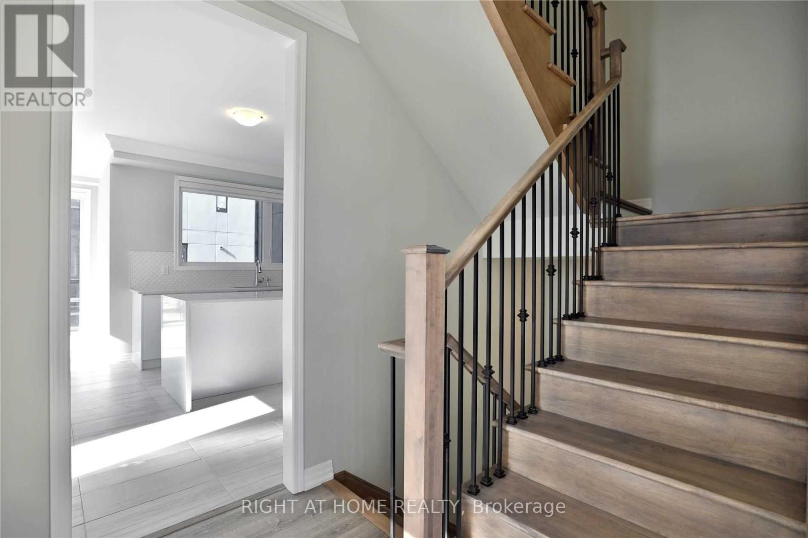 #7 - 92 Huguenot Road, Oakville, Ontario  L6H 0M3 - Photo 28 - W12952478