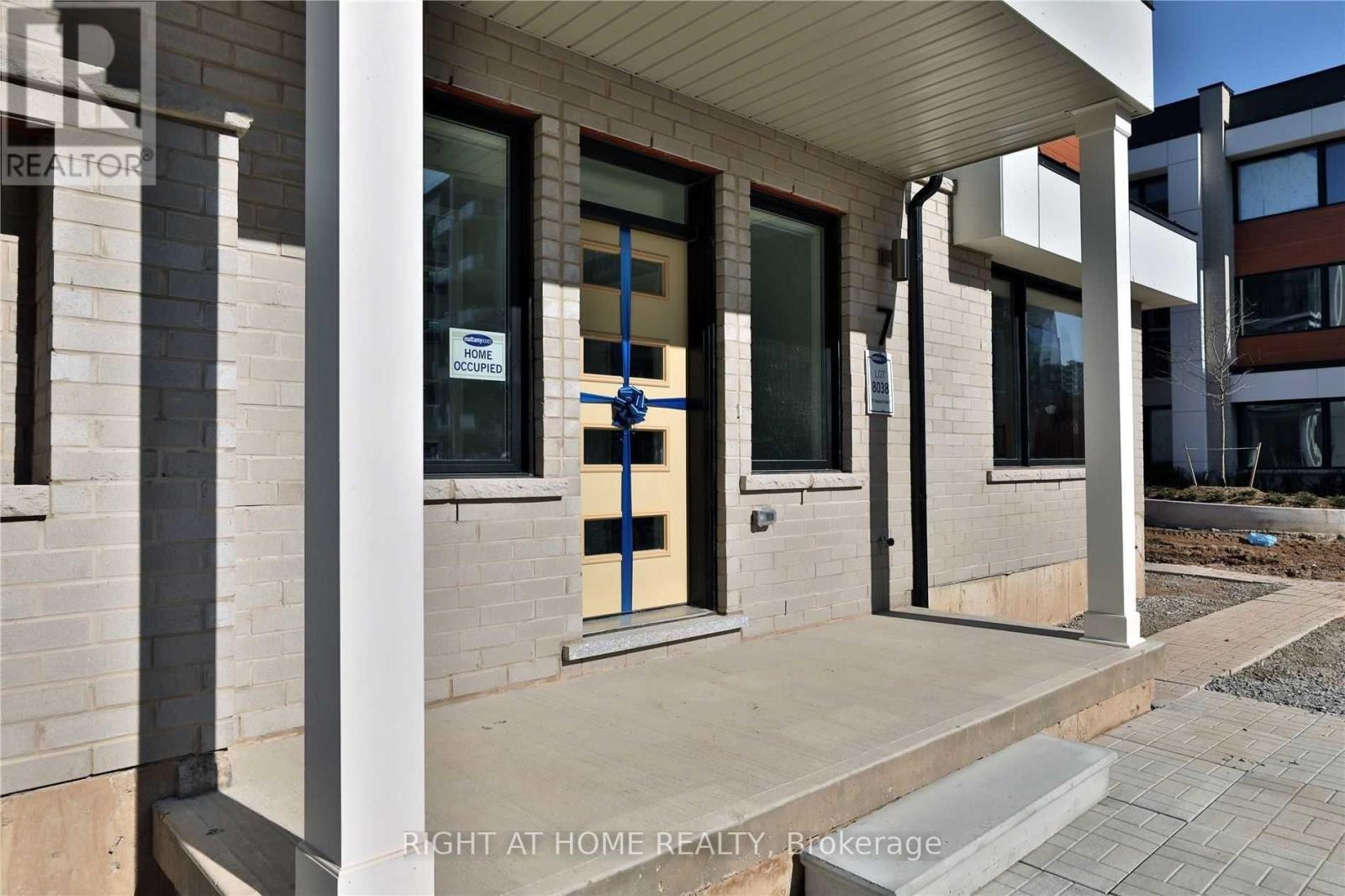 #7 - 92 Huguenot Road, Oakville, Ontario  L6H 0M3 - Photo 5 - W12952478