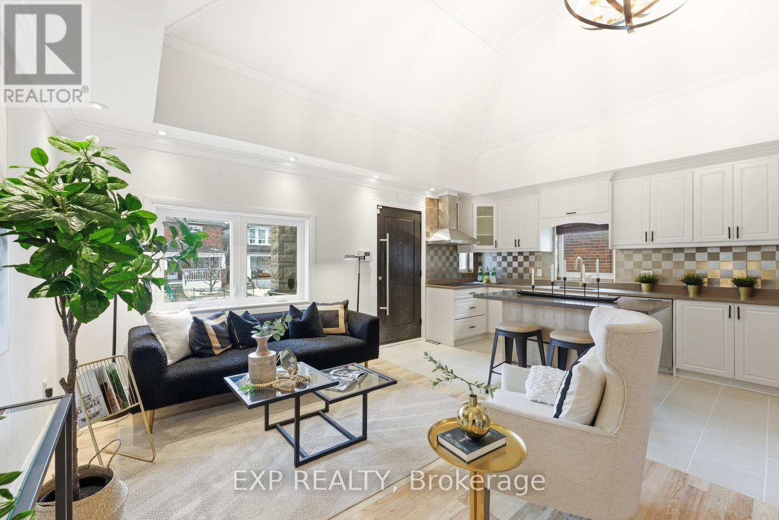 32 Victoria Boulevard, Toronto, Ontario  M6M 2C1 - Photo 10 - W12952534