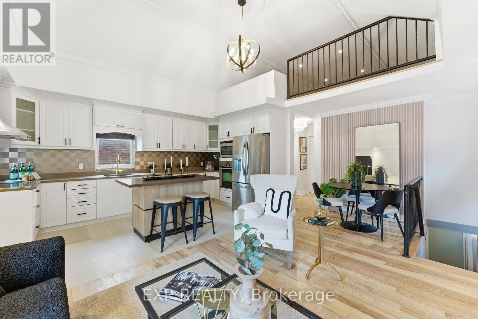 32 Victoria Boulevard, Toronto, Ontario  M6M 2C1 - Photo 11 - W12952534