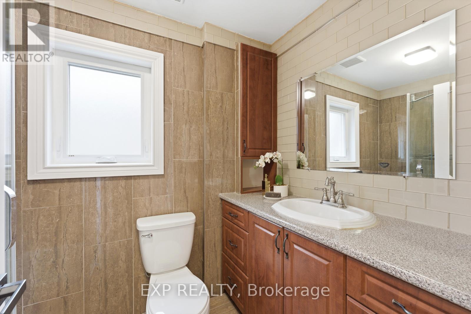 32 Victoria Boulevard, Toronto, Ontario  M6M 2C1 - Photo 18 - W12952534