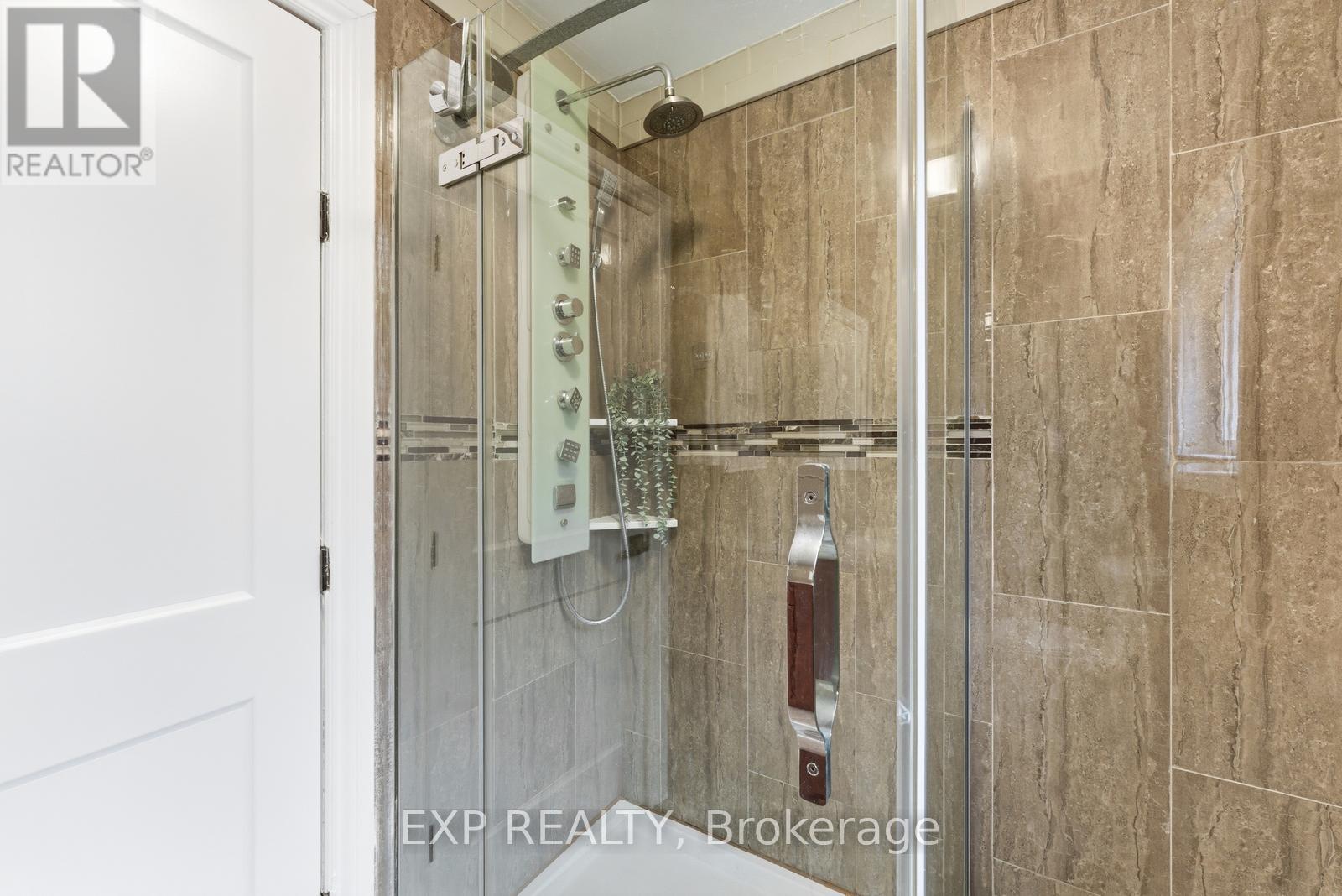 32 Victoria Boulevard, Toronto, Ontario  M6M 2C1 - Photo 19 - W12952534